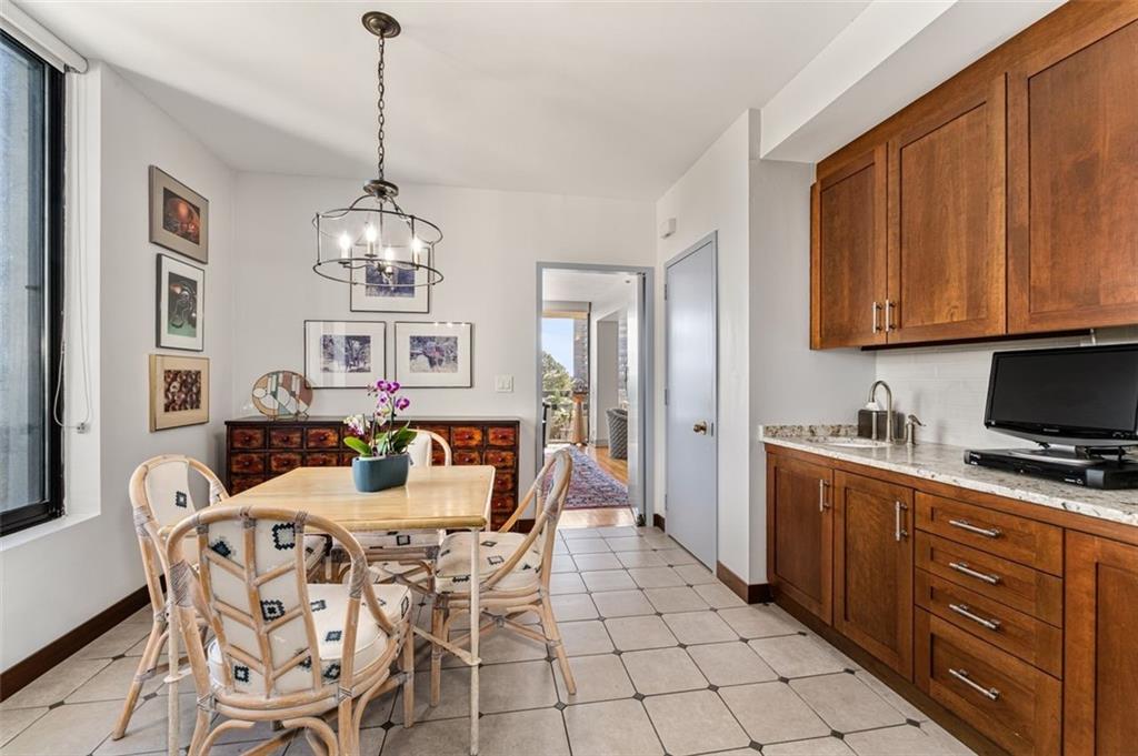 Atlanta, Georgia, 30305, United States, 2 Bedrooms Bedrooms, ,2 BathroomsBathrooms,Residential,For Sale,2002175