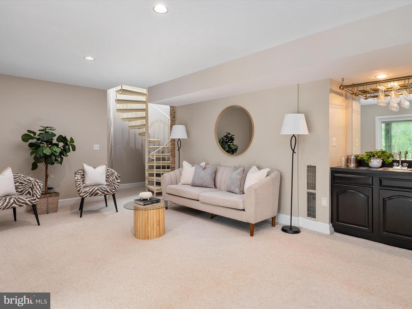 Annapolis, Maryland, 21401, United States, 5 Bedrooms Bedrooms, ,5 BathroomsBathrooms,Residential,For Sale,1895873