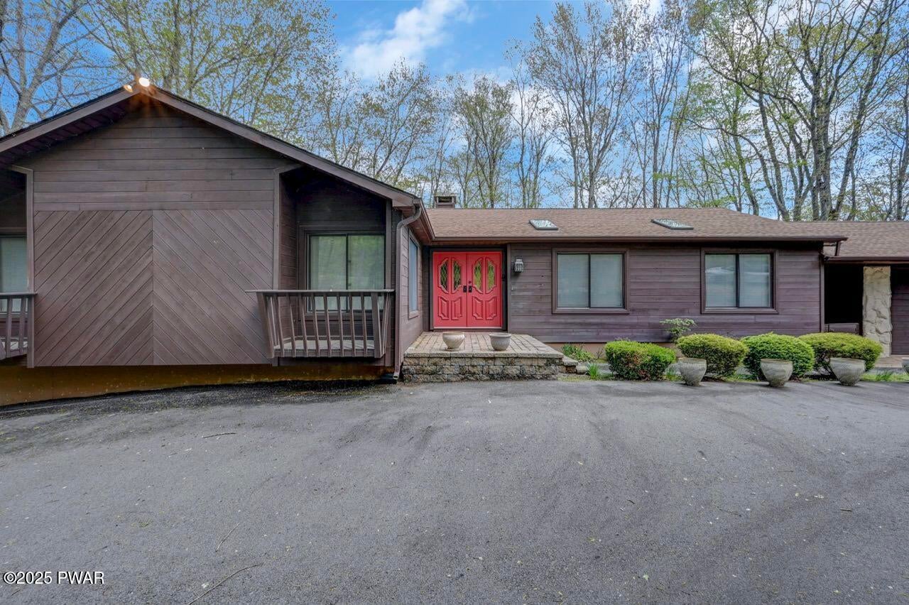 Lords Valley, Pennsylvania, 18428, United States, 5 Bedrooms Bedrooms, ,3 BathroomsBathrooms,Residential,For Sale,1977416