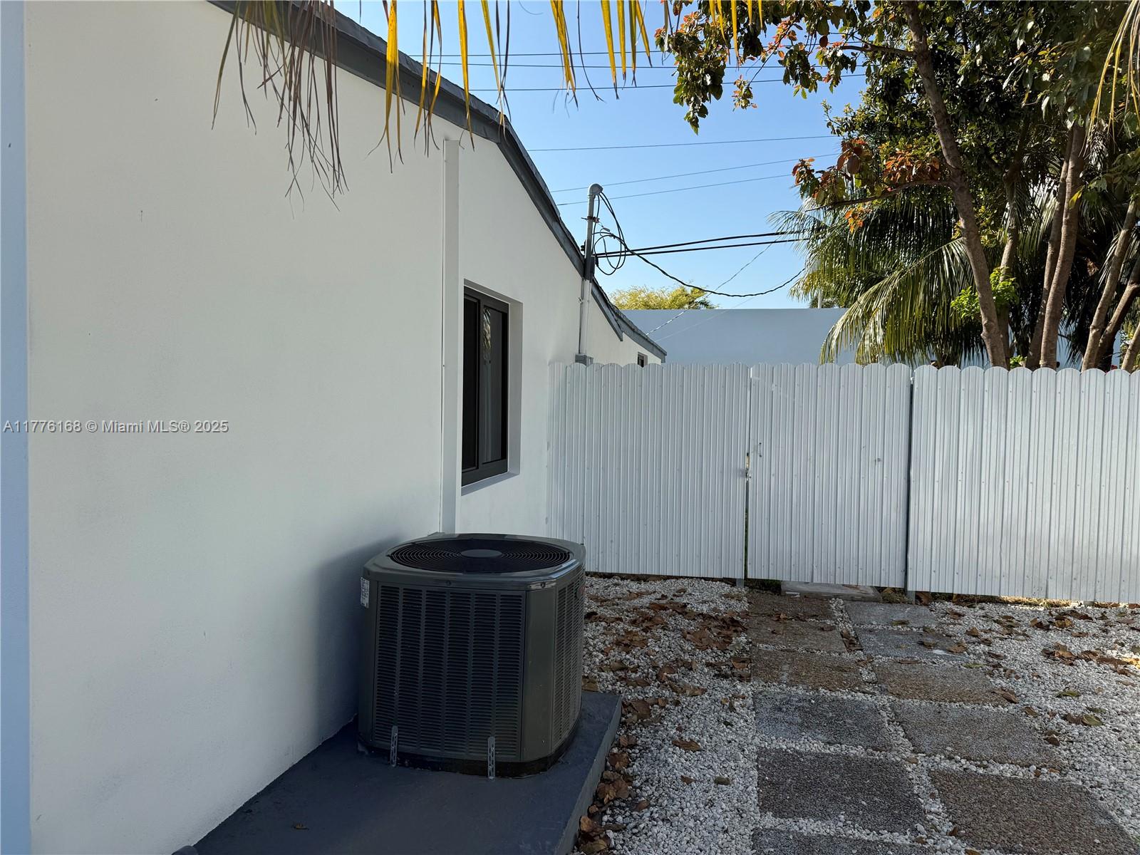 Miami, Florida, 33165, United States, 4 Bedrooms Bedrooms, ,3 BathroomsBathrooms,Residential,For Sale,1849955