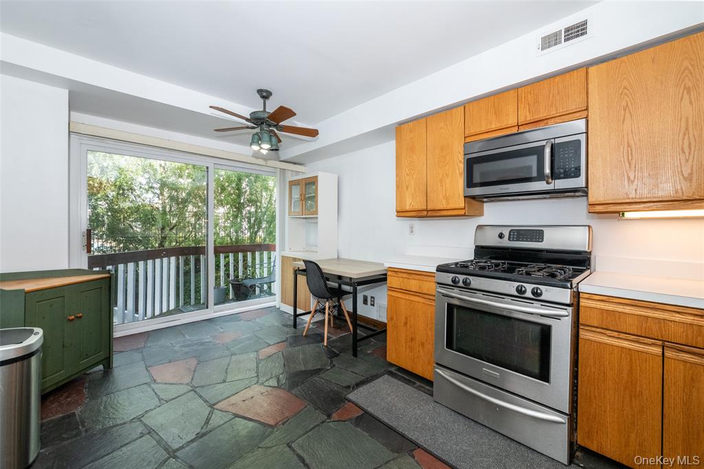 Bronx, New York, 10464, United States, 2 Bedrooms Bedrooms, ,2 BathroomsBathrooms,Residential,For Sale,1981107