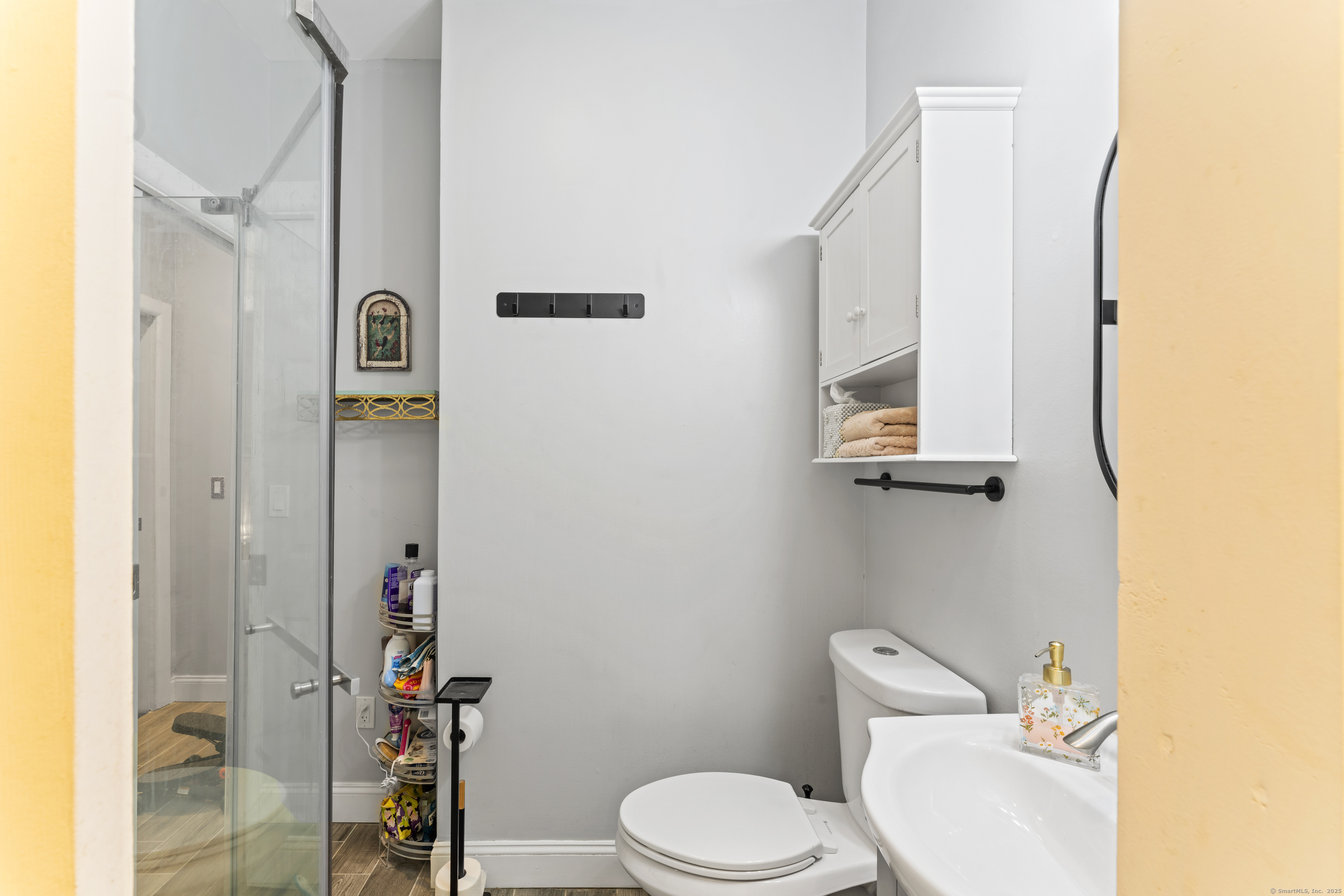 West Haven, Connecticut, 06516, United States, 5 Bedrooms Bedrooms, ,2 BathroomsBathrooms,Residential,For Sale,1858012