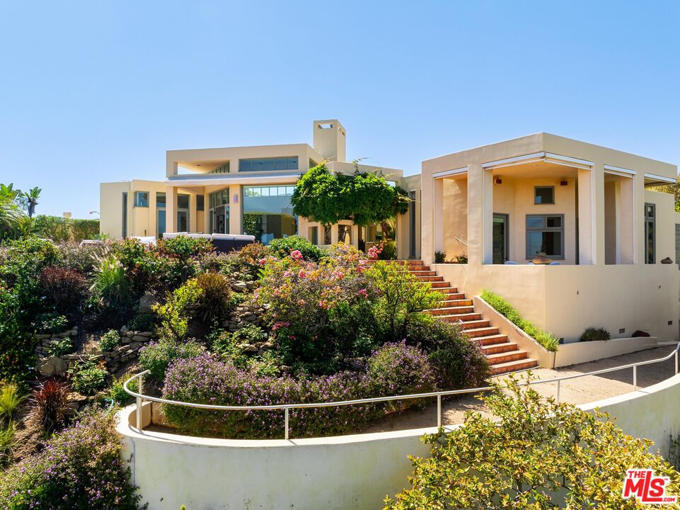 Pacific Palisades, California, 90272, United States, 4 Bedrooms Bedrooms, ,2 BathroomsBathrooms,Residential,For Sale,1770890