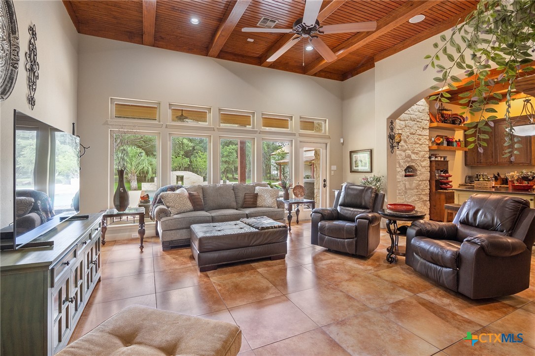 Inez, Texas, 77968, United States, 5 Bedrooms Bedrooms, ,6 BathroomsBathrooms,Residential,For Sale,1895563