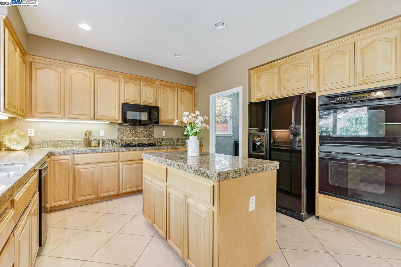 Concord, California, 94521, United States, 5 Bedrooms Bedrooms, ,3 BathroomsBathrooms,Residential,For Sale,1989306