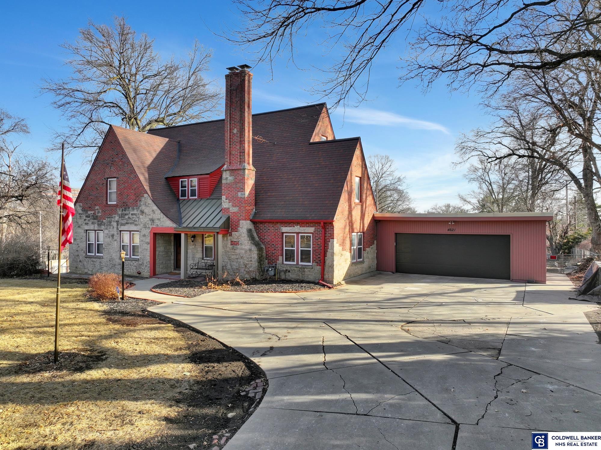 Lincoln, Nebraska, 68510, United States, 6 Bedrooms Bedrooms, ,2 BathroomsBathrooms,Residential,For Sale,1796246