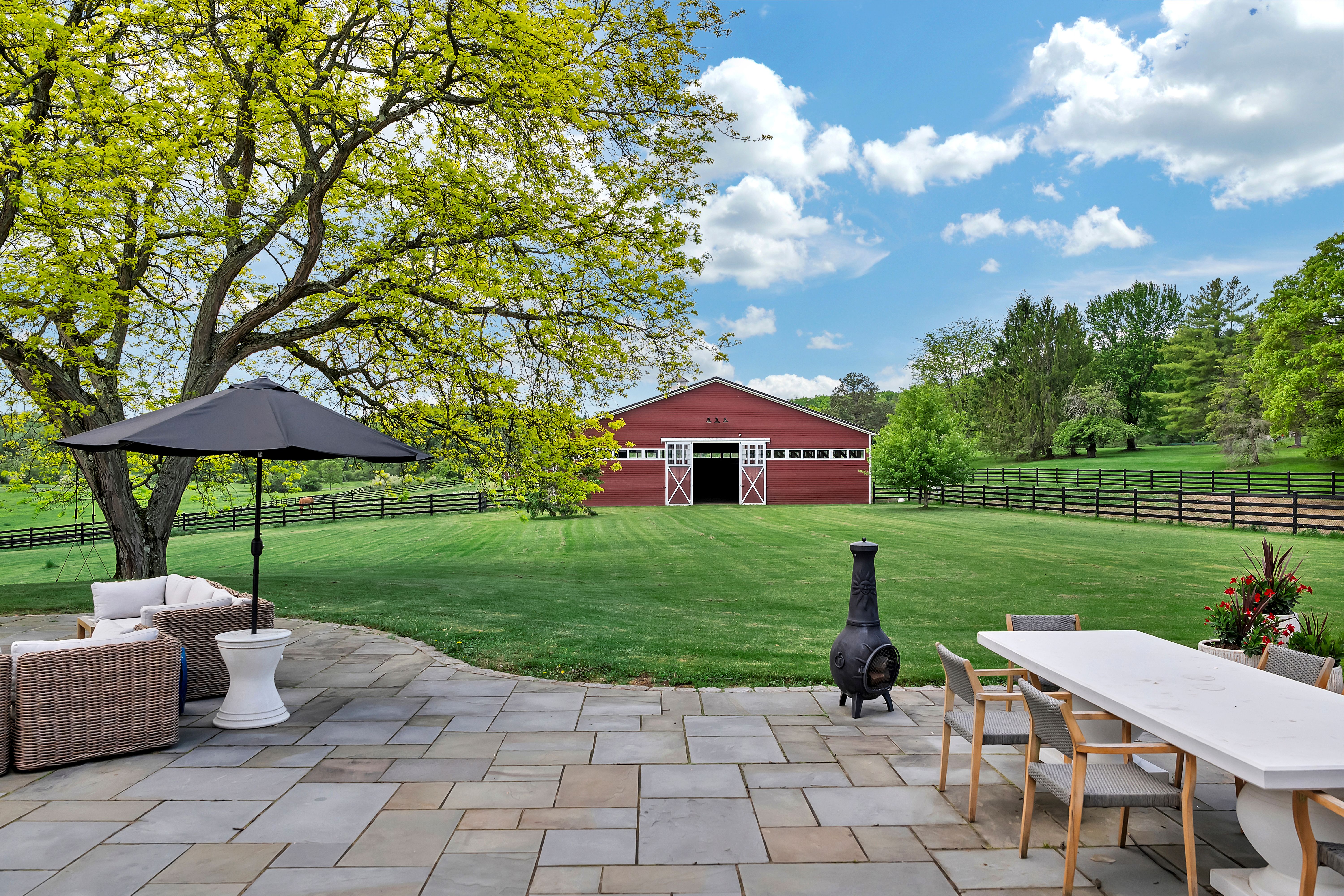  Equestrian Estate on 7 Acres - 物件實景