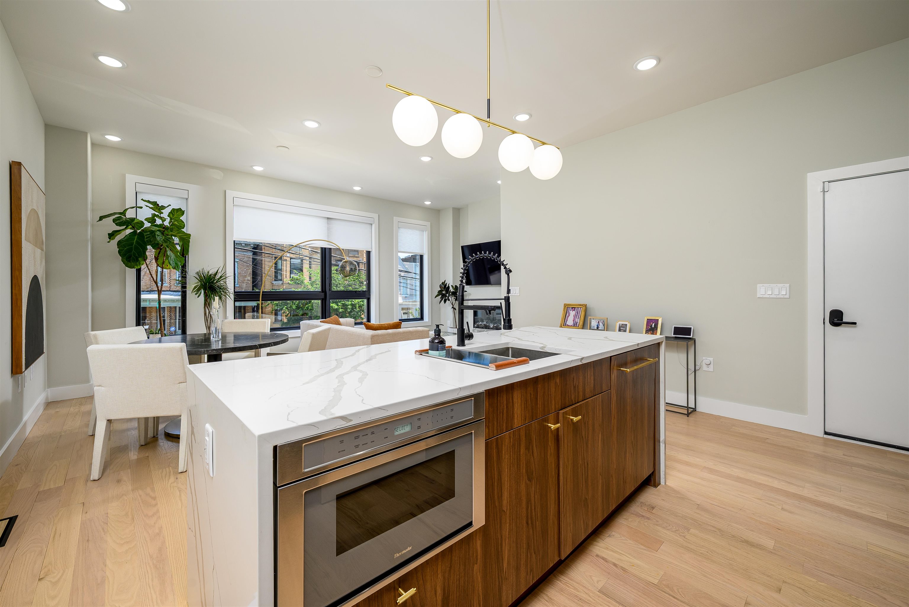 Jersey City, New Jersey, 07307, United States, 3 Bedrooms Bedrooms, ,3 BathroomsBathrooms,Residential,For Sale,1901105