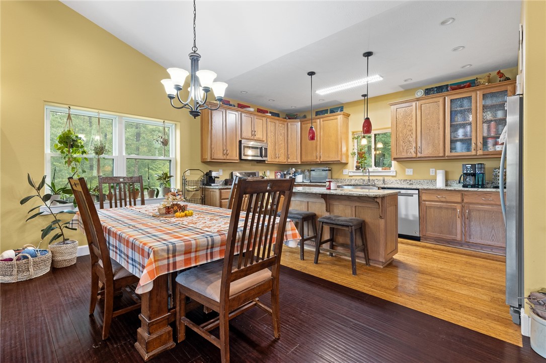 Dogpatch, Arkansas, 72648, United States, 3 Bedrooms Bedrooms, ,3 BathroomsBathrooms,Residential,For Sale,1958320