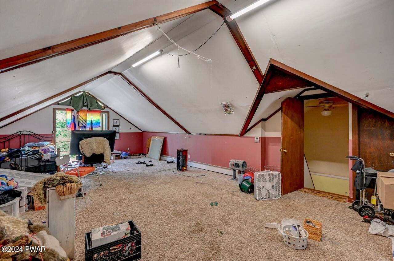 Hawley, Pennsylvania, 18428, United States, 5 Bedrooms Bedrooms, ,4 BathroomsBathrooms,Residential,For Sale,1979290