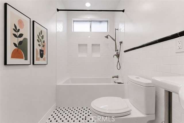 Los Angeles, California, 90043, United States, 3 Bedrooms Bedrooms, ,3 BathroomsBathrooms,Residential,For Sale,2049255