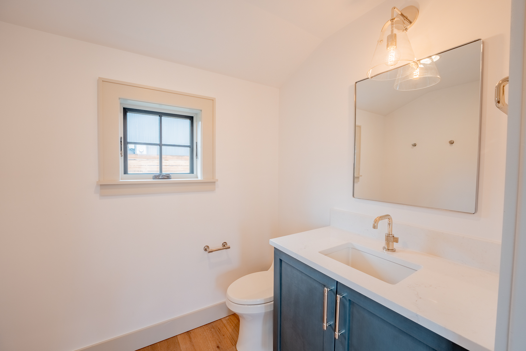  Big And Beautiful In The Desirable And Peaceful East End Of Town - 物件實景