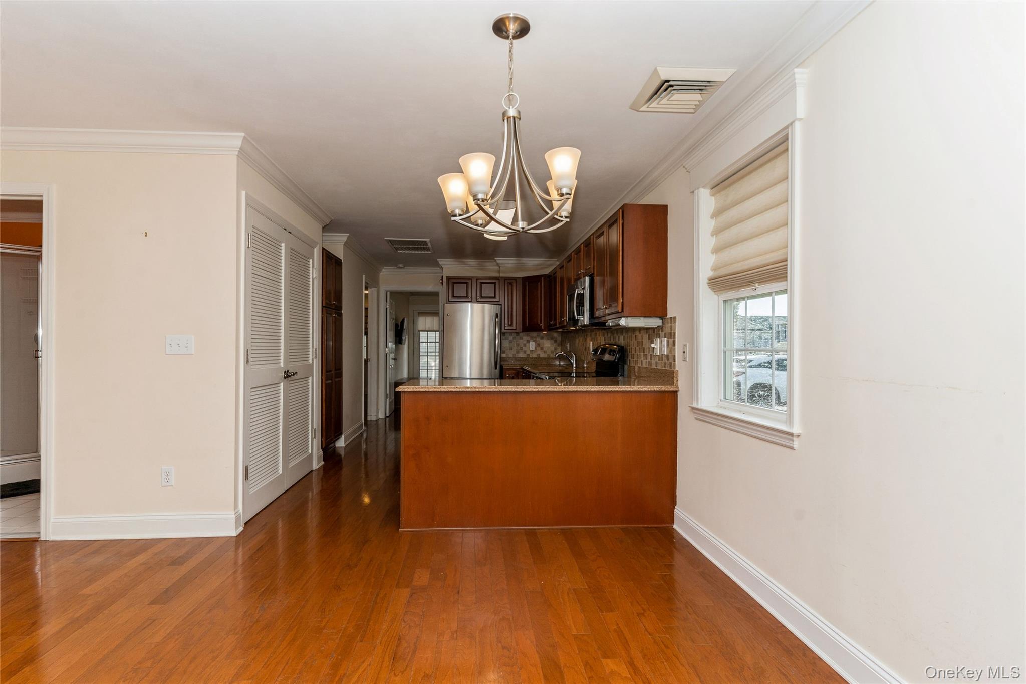 Valley Stream, New York, 11580, United States, 2 Bedrooms Bedrooms, ,2 BathroomsBathrooms,Residential,For Sale,1925470