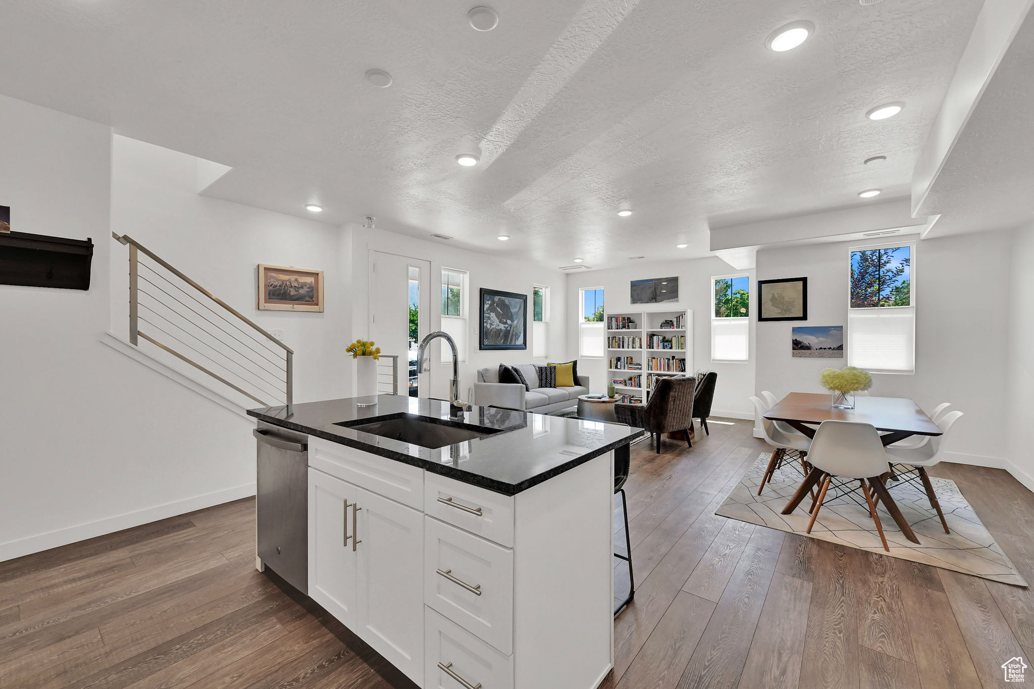 Sandy, Utah, 84070, United States, 3 Bedrooms Bedrooms, ,3 BathroomsBathrooms,Residential,For Sale,1895888