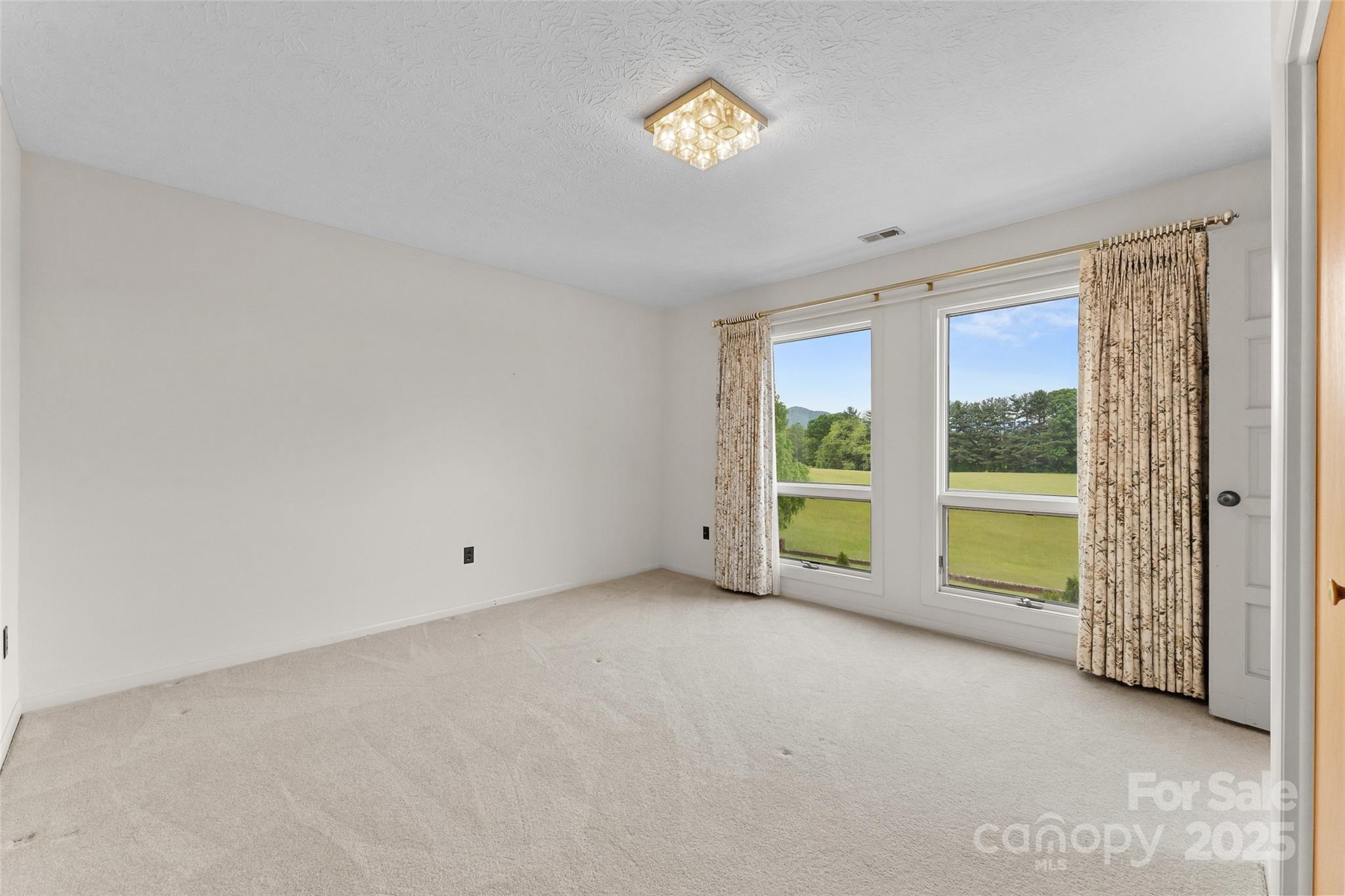 Asheville, North Carolina, 28806, United States, 4 Bedrooms Bedrooms, ,7 BathroomsBathrooms,Residential,For Sale,2001190