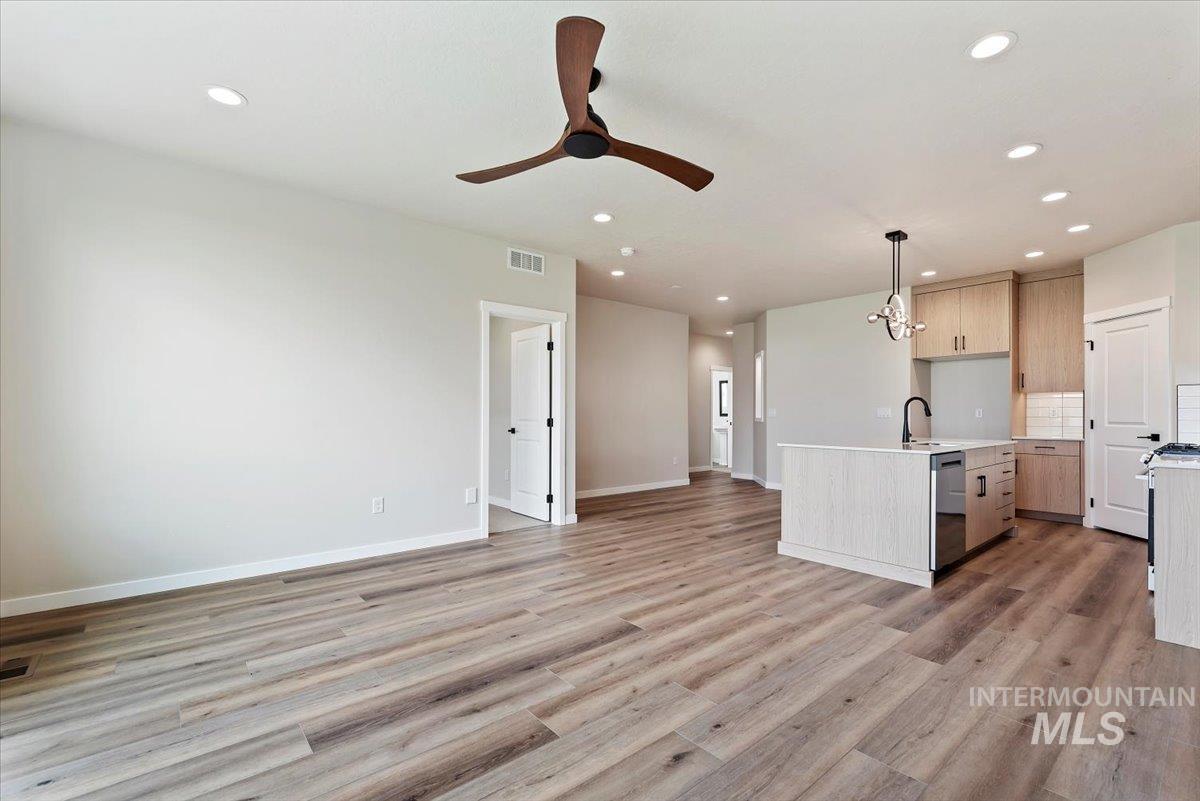 Eagle, Idaho, 83616-1017, United States, 4 Bedrooms Bedrooms, ,Residential,For Sale,1925086