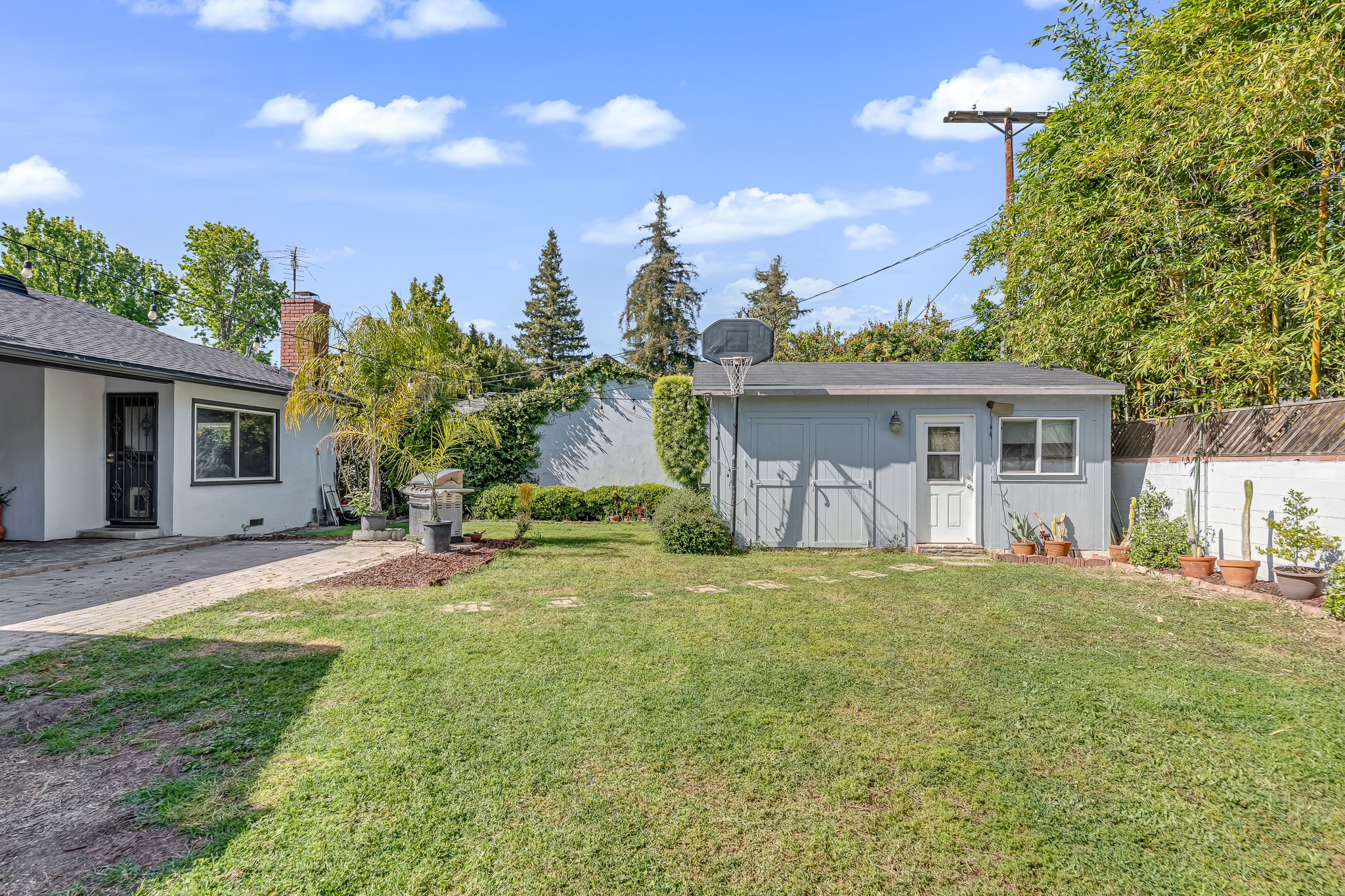  6626 Burnet Avenue - 物件實景