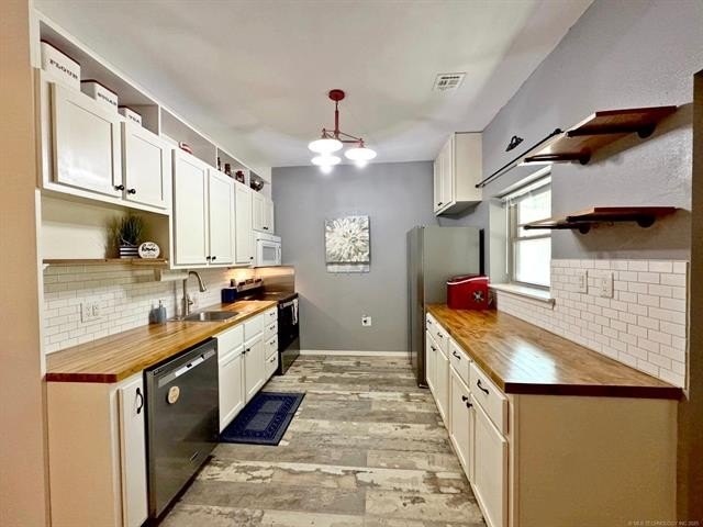 Hulbert, Oklahoma, 74441, United States, 3 Bedrooms Bedrooms, ,2 BathroomsBathrooms,Residential,For Sale,1976357