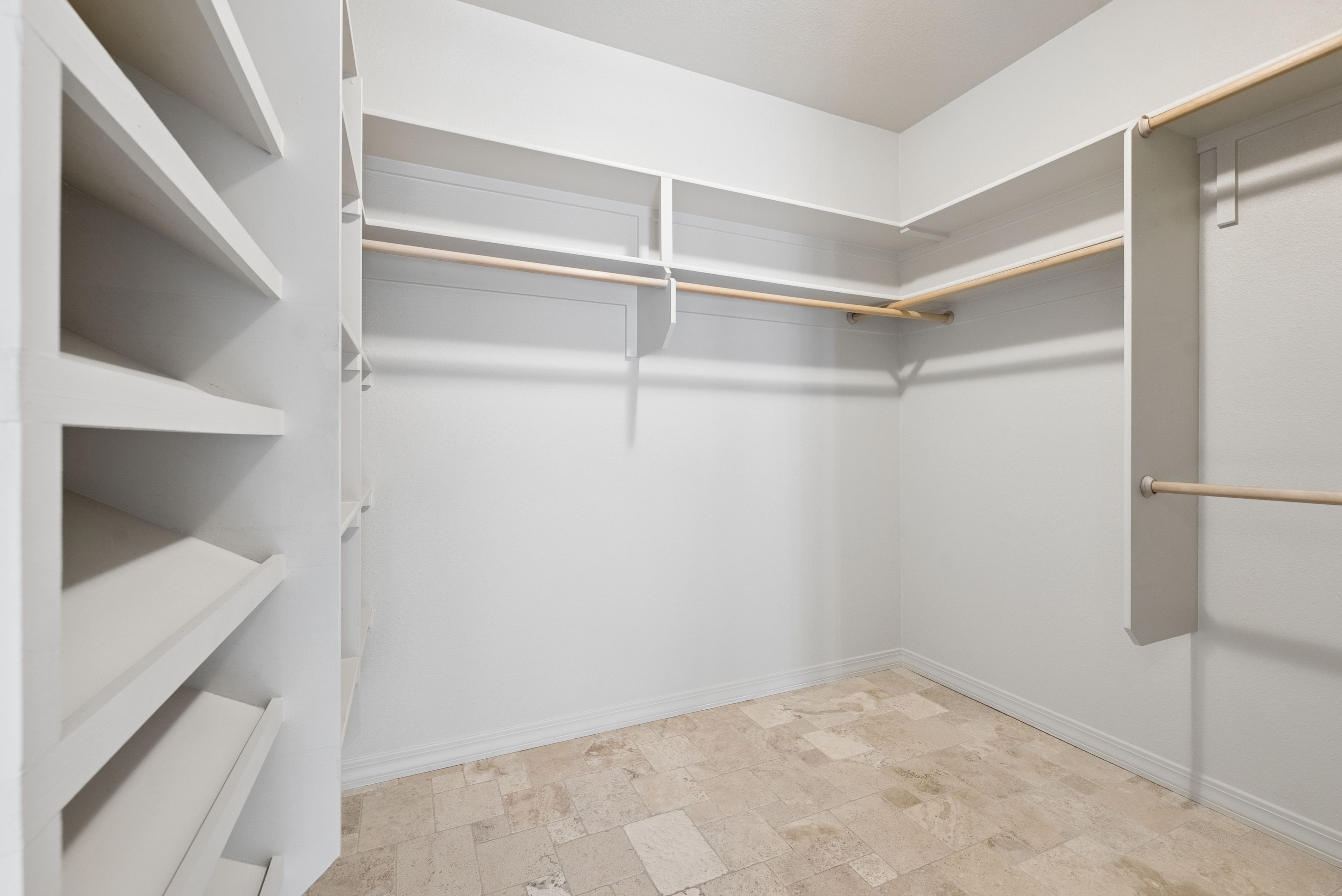  Bright & Spacious Ranch Home with Scenic Views - 物件實景