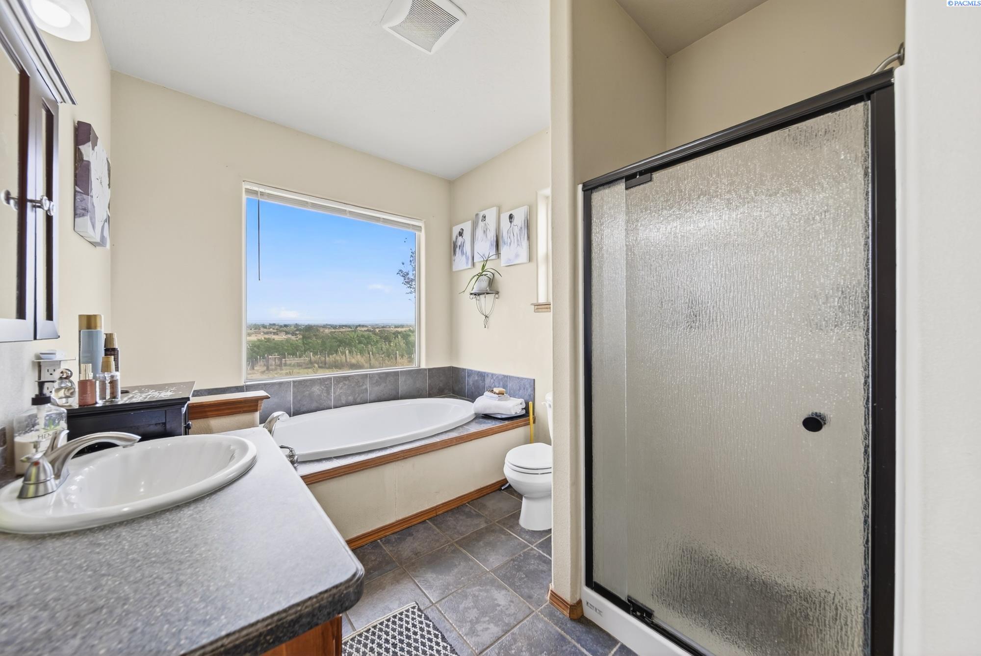 Prosser, Washington, 99350, United States, 3 Bedrooms Bedrooms, ,2 BathroomsBathrooms,Residential,For Sale,1964108