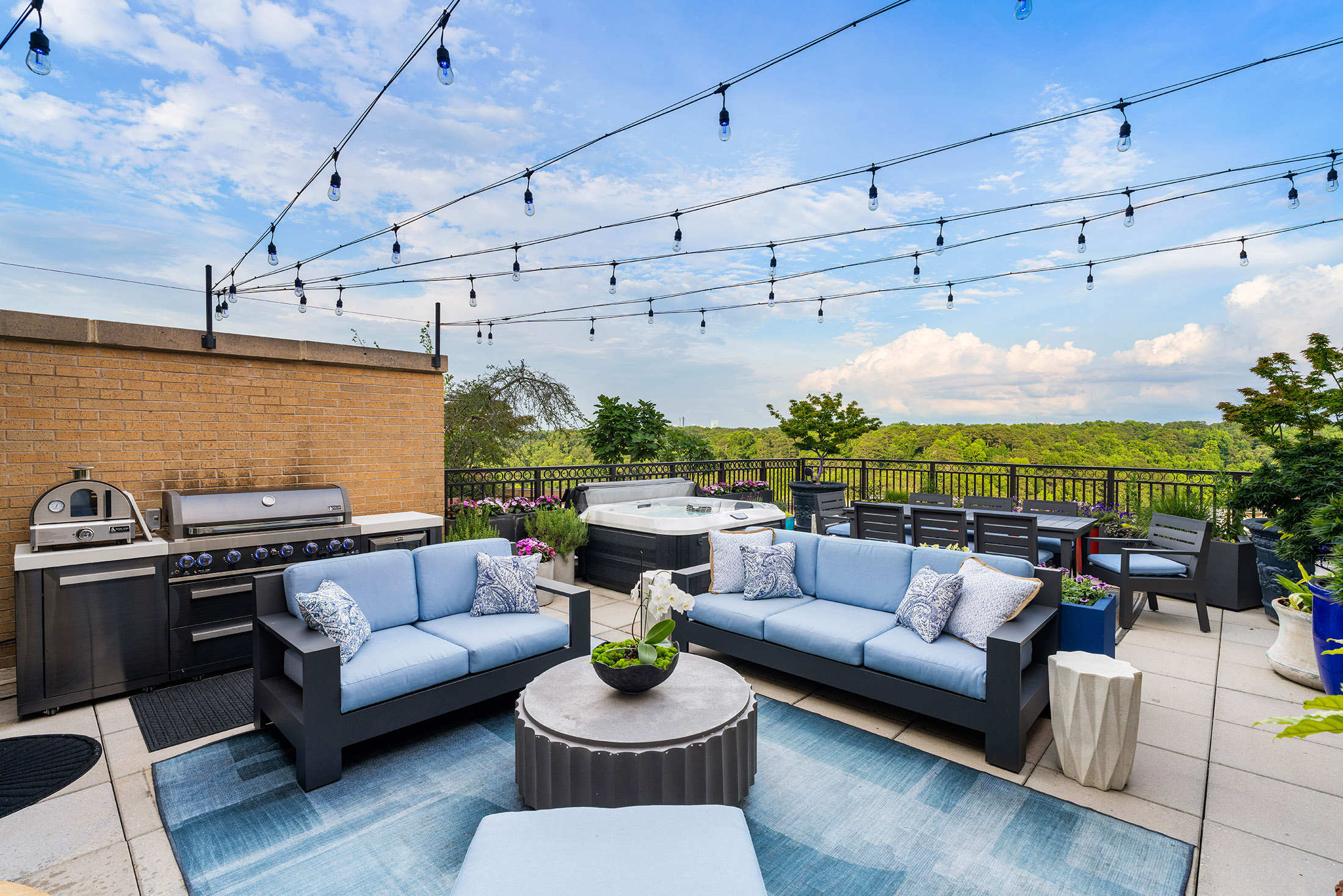  Modern Elegance in the Sky – Designer Penthouse with Skyline Views - 物件實景