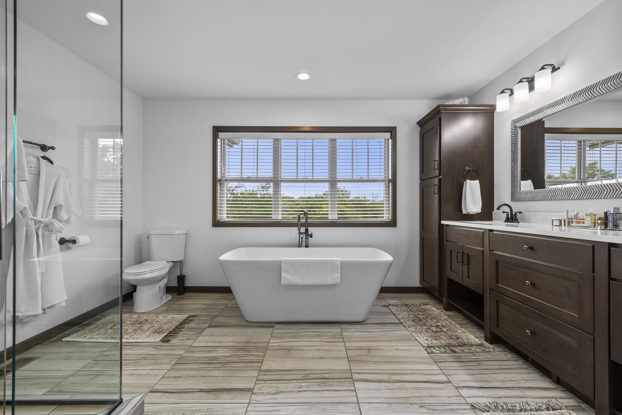  Elegant Custom Living in Coveted Lakeville Setting - 物件實景
