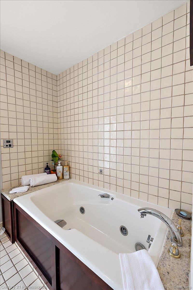 Clarkston, Michigan, 48348, United States, 3 Bedrooms Bedrooms, ,4 BathroomsBathrooms,Residential,For Sale,2036106