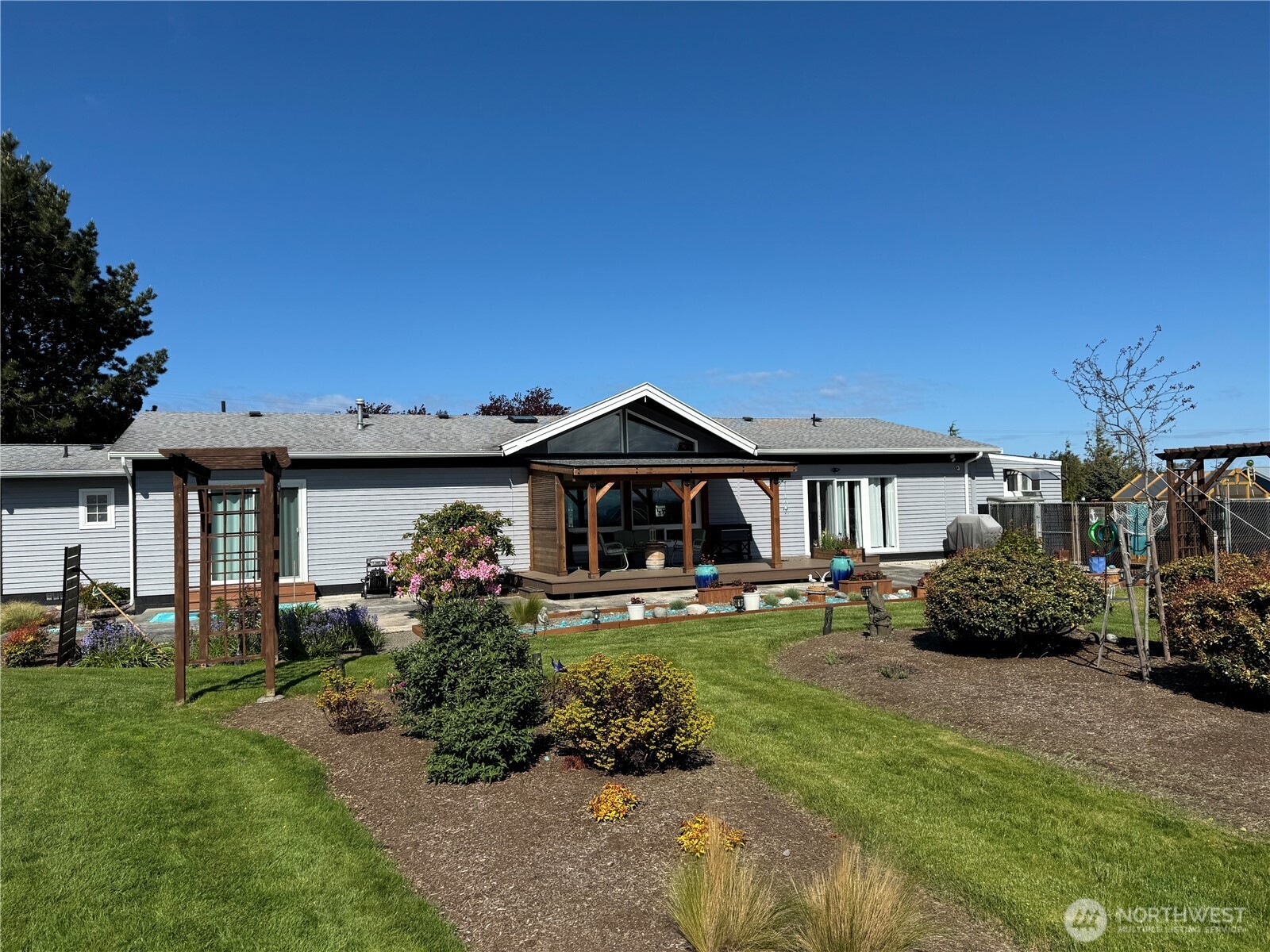 Oak Harbor, Washington, 98277, United States, 3 Bedrooms Bedrooms, ,1 BathroomBathrooms,Residential,For Sale,1897751