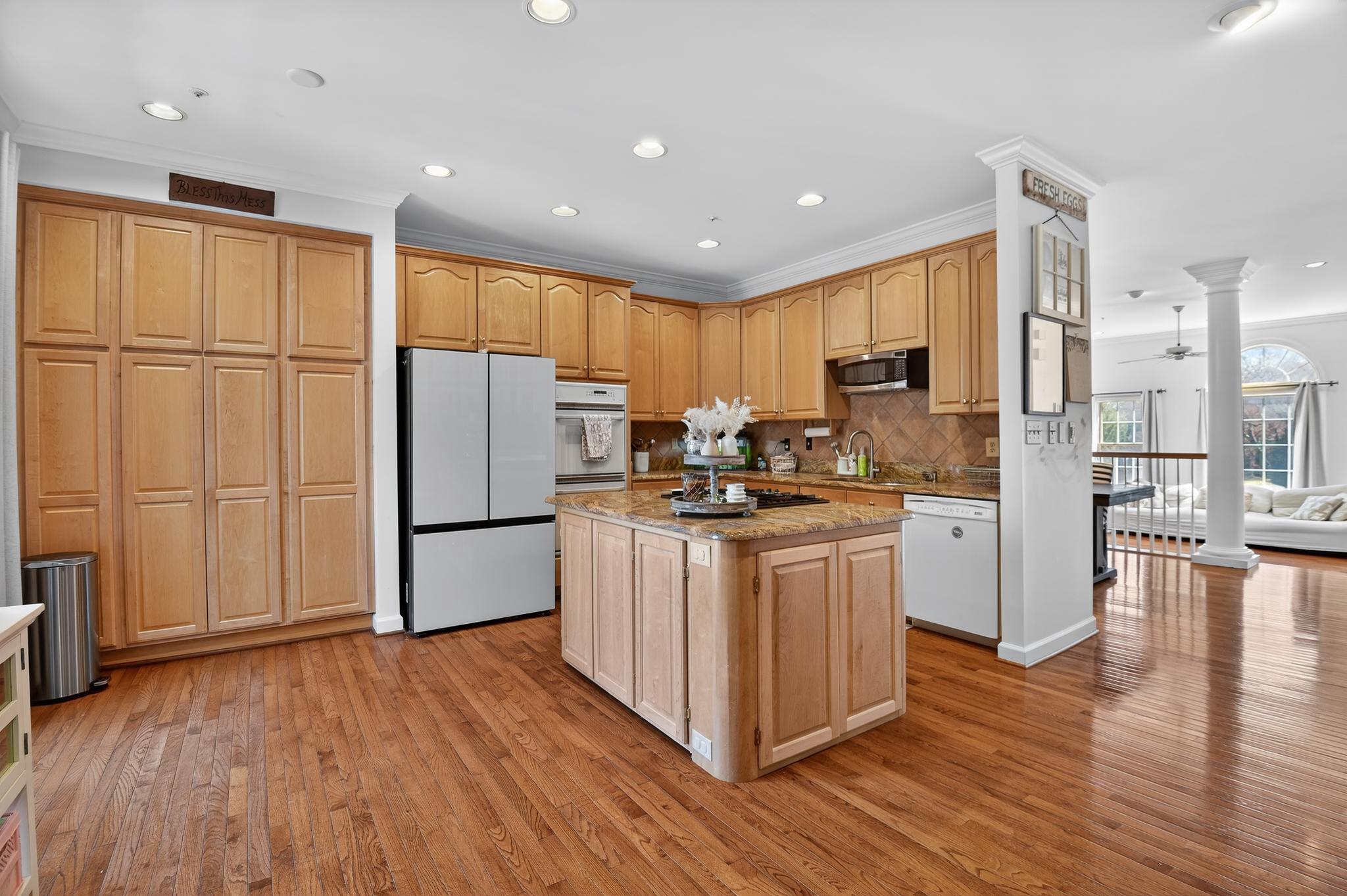  105 Crofton Hill Lane, Rockville, MD, 20850 - 物件實景
