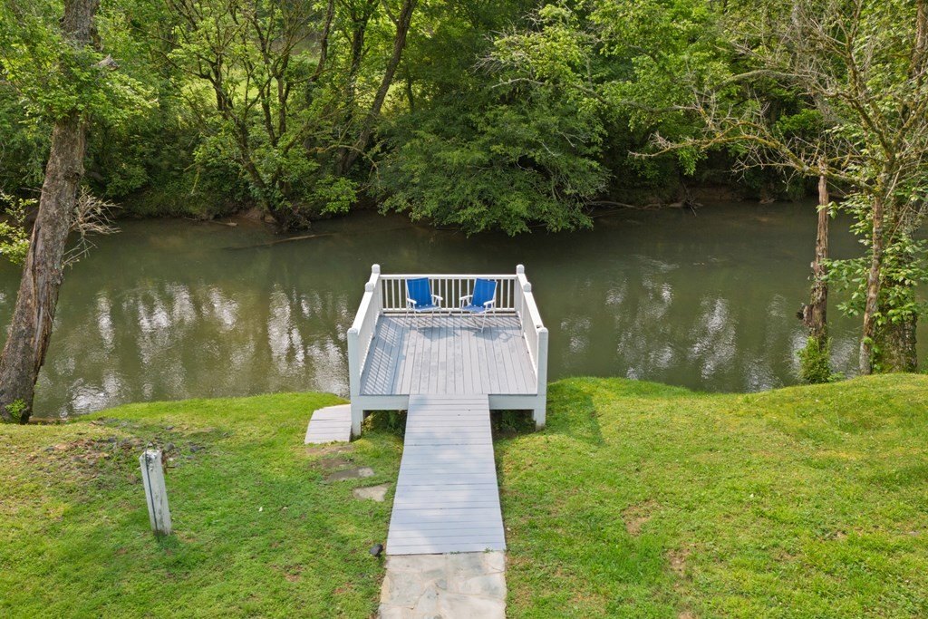 Murphy, North Carolina, 28906, United States, 2 Bedrooms Bedrooms, ,2 BathroomsBathrooms,Residential,For Sale,1923823