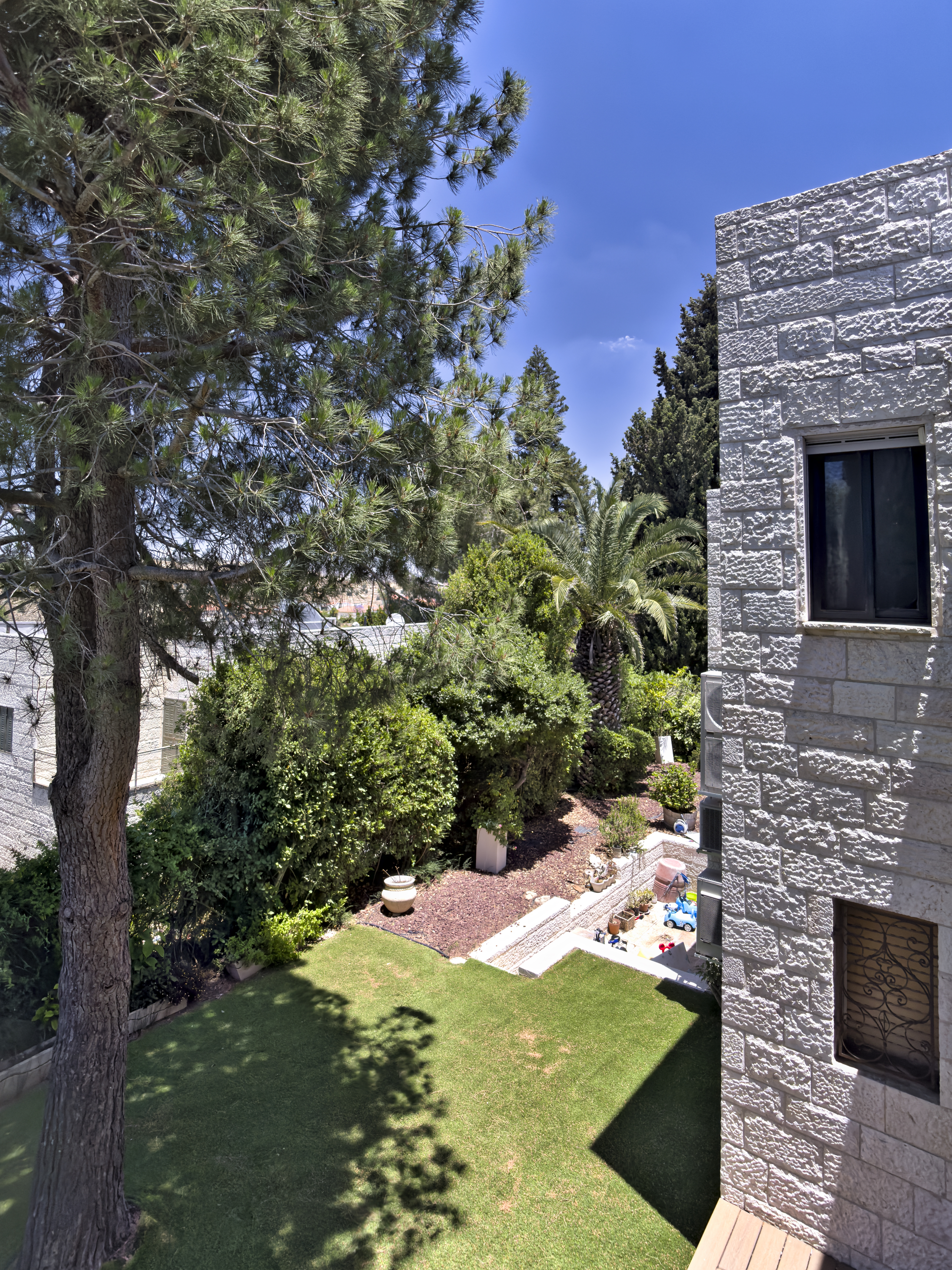  Elegant Private Home Surrounded by Lush Gardens in the Heart of Mevaseret Zion - 物件實景