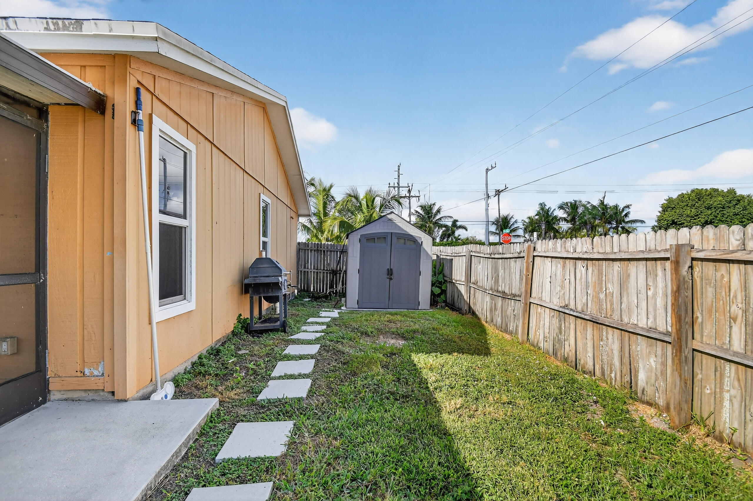 West Palm Beach, Florida, 33406, United States, 3 Bedrooms Bedrooms, ,2 BathroomsBathrooms,Residential,For Sale,1998393