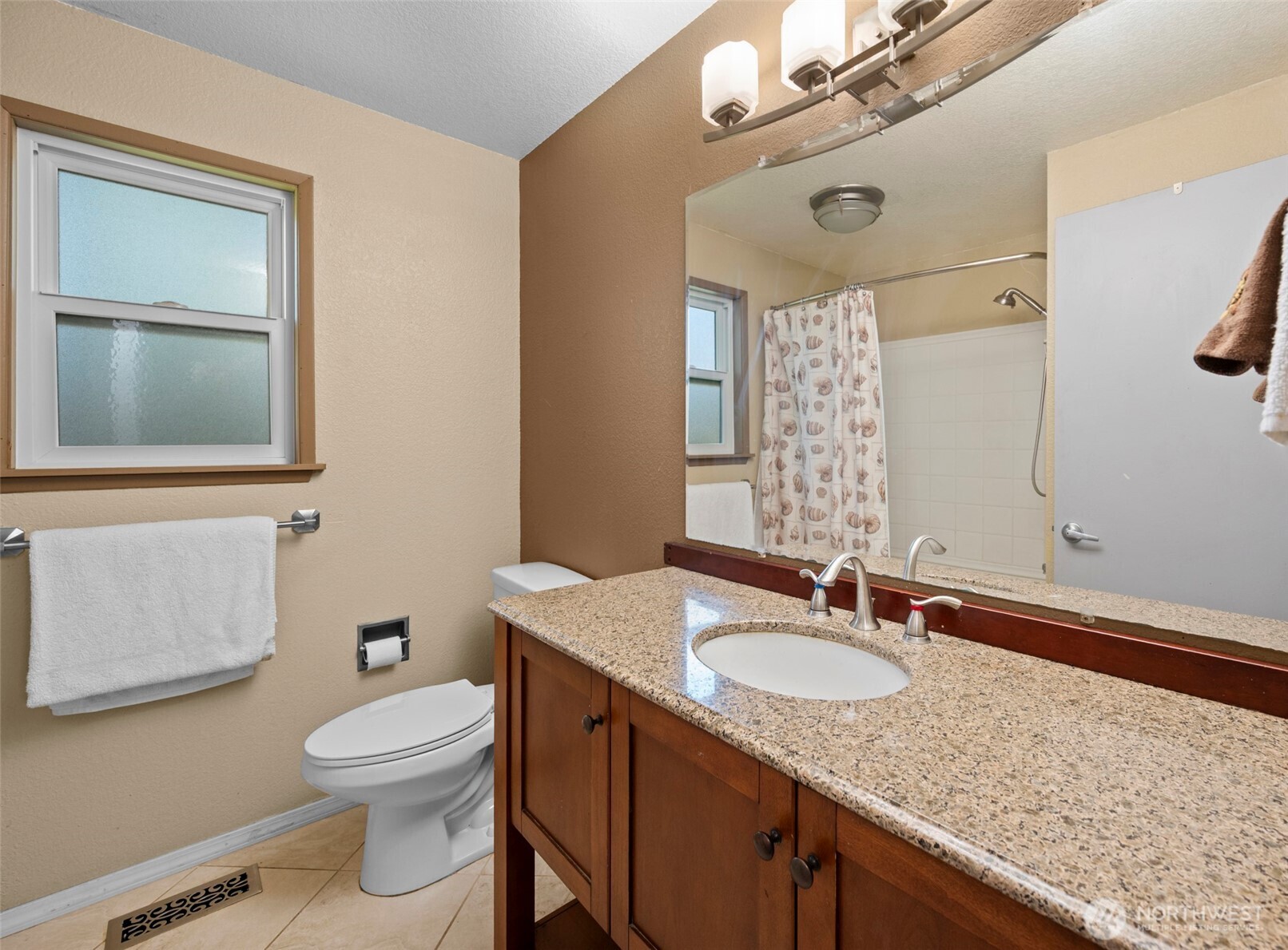 Oak Harbor, Washington, 98277, United States, 4 Bedrooms Bedrooms, ,3 BathroomsBathrooms,Residential,For Sale,1901658