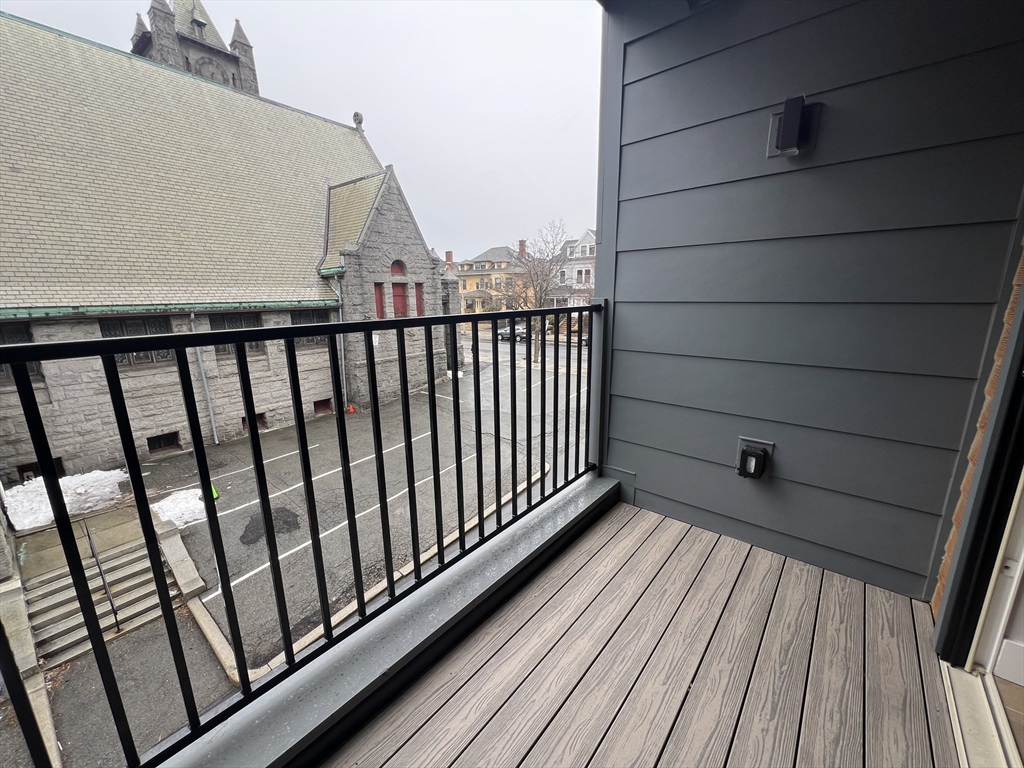 Somerville, Massachusetts, 02143, United States, 2 Bedrooms Bedrooms, ,2 BathroomsBathrooms,Residential,For Sale,1938695