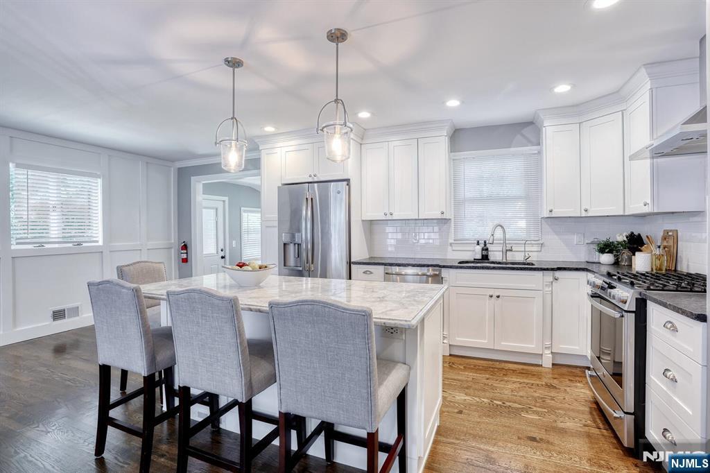 Waldwick, New Jersey, 07463, United States, 3 Bedrooms Bedrooms, ,2 BathroomsBathrooms,Residential,For Sale,1918312