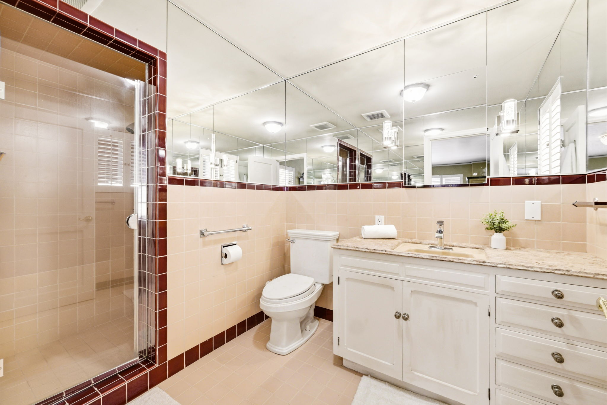  1637 Broadmoor Dr E, Seattle, WA 98112 - 物件實景