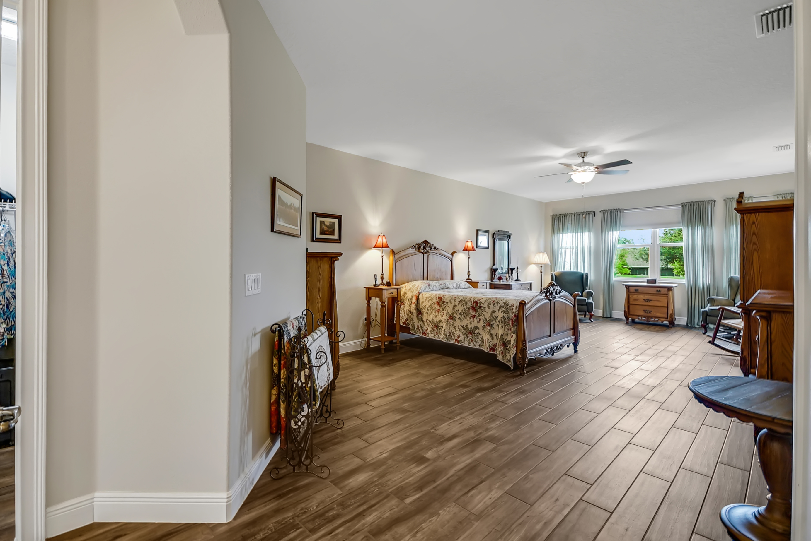 Lady Lake, Florida, 32159, United States, 4 Bedrooms Bedrooms, ,3 BathroomsBathrooms,Residential,For Sale,1945025
