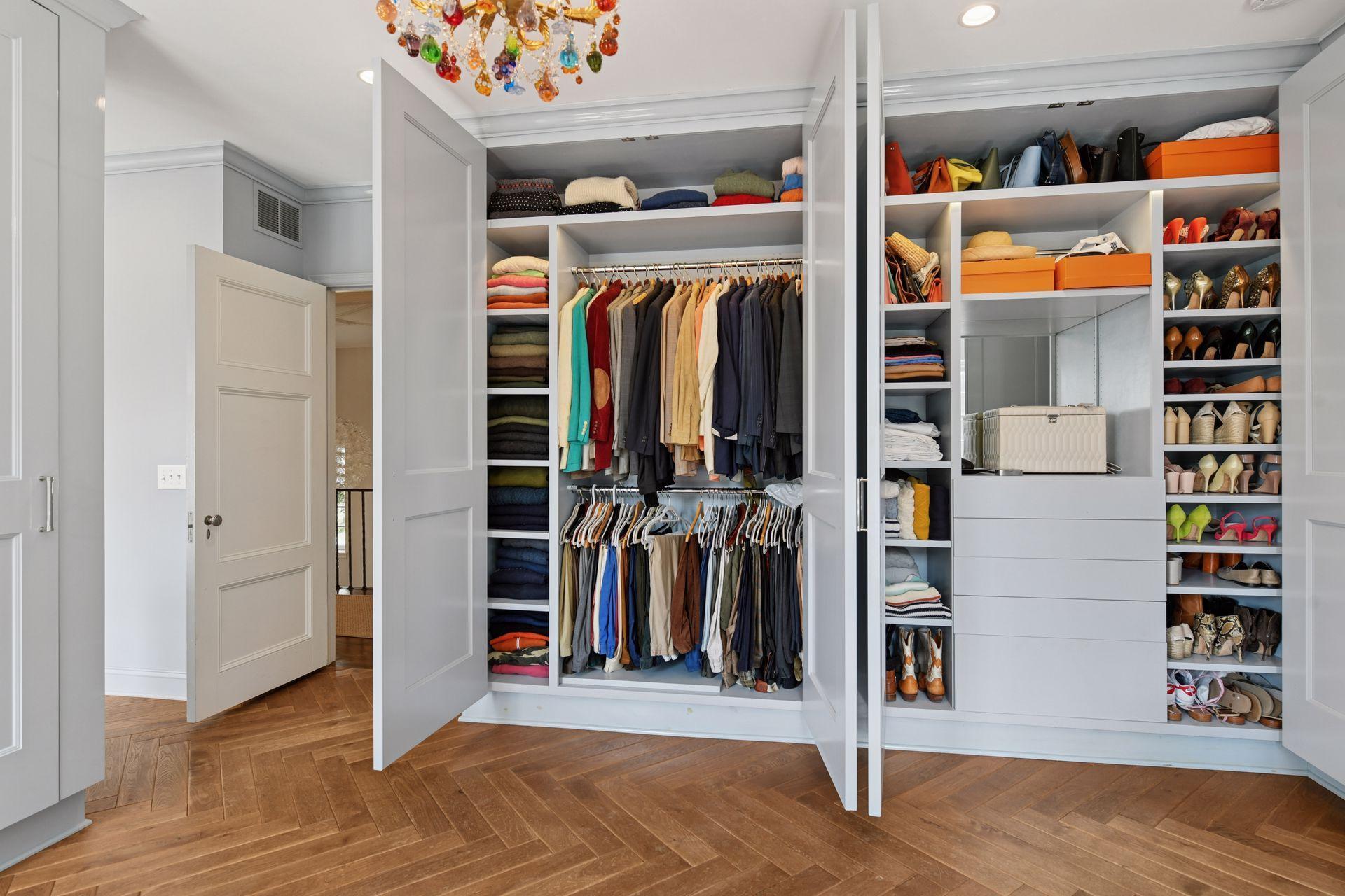 Minneapolis, Minnesota, 55405, United States, 5 Bedrooms Bedrooms, ,4 BathroomsBathrooms,Residential,For Sale,1989086