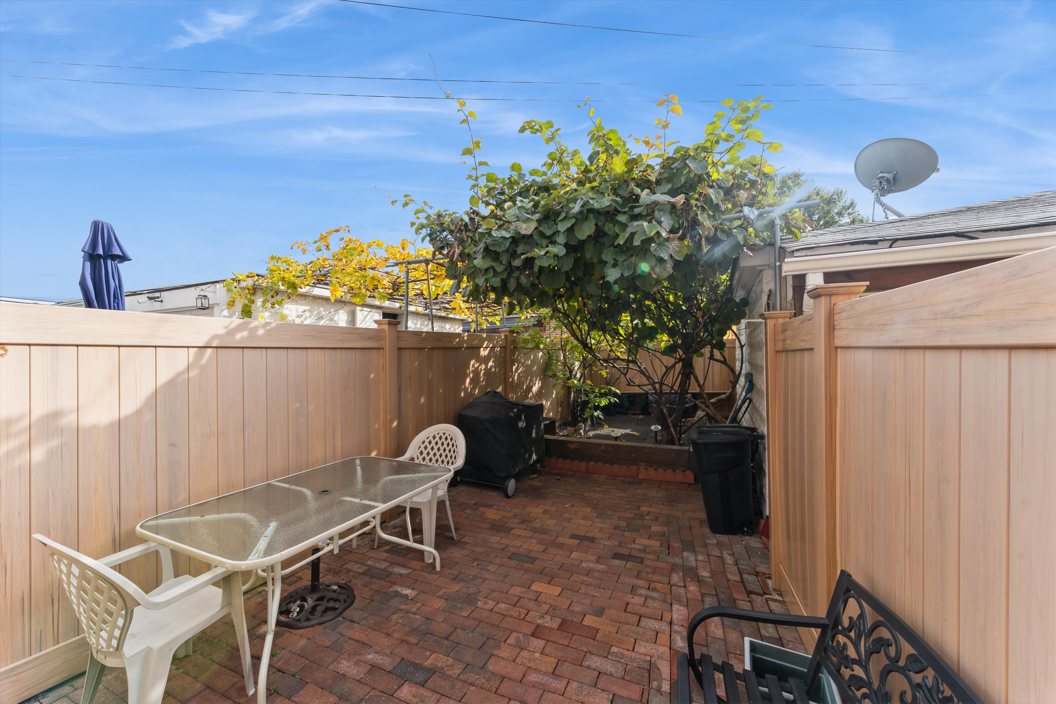 Bayside, New York, 11361, United States, 2 Bedrooms Bedrooms, ,2 BathroomsBathrooms,Residential,For Sale,1988869