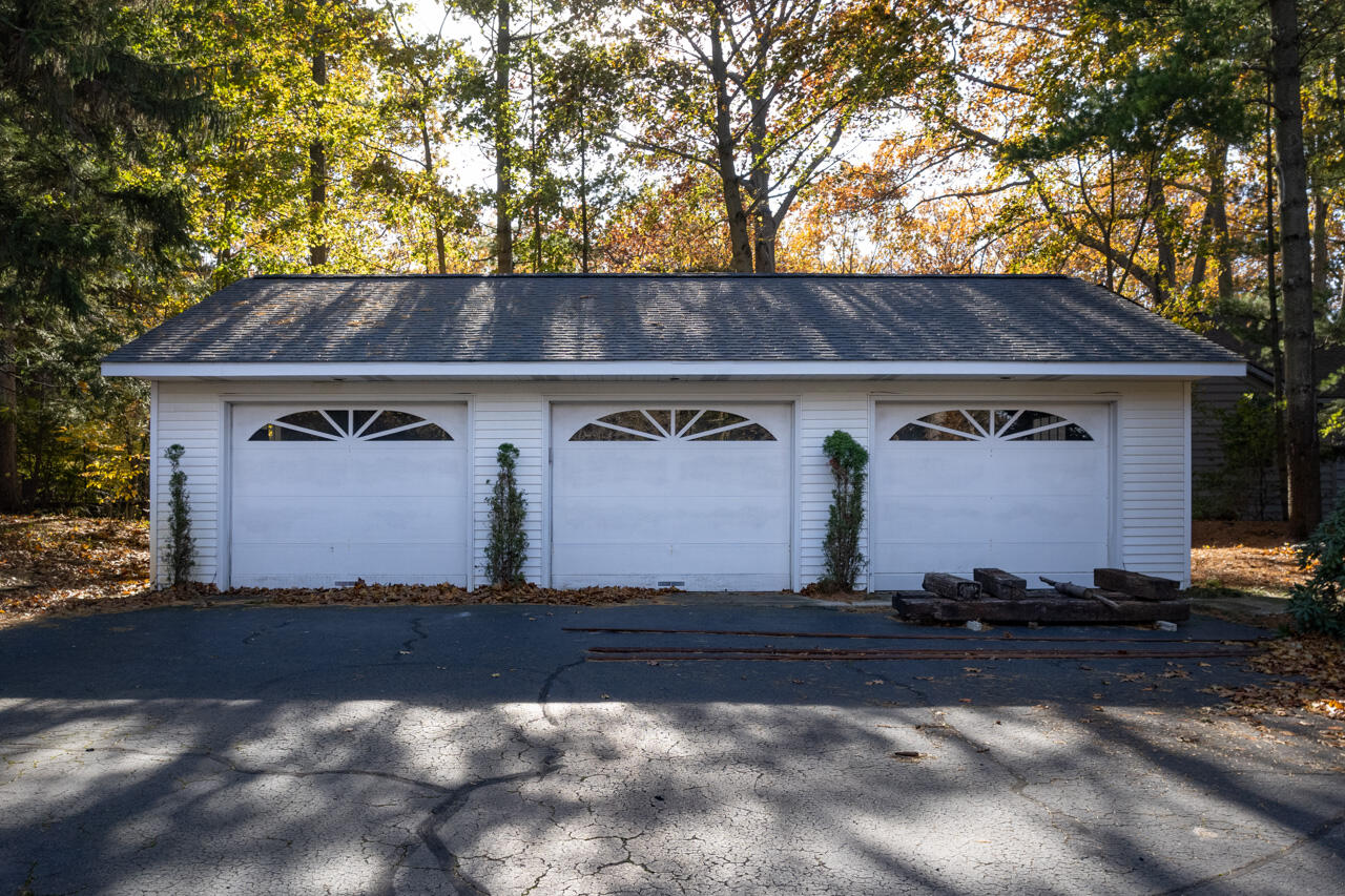 Fennville, Michigan, 49408, United States, 9 Bedrooms Bedrooms, ,10 BathroomsBathrooms,Residential,For Sale,1992421