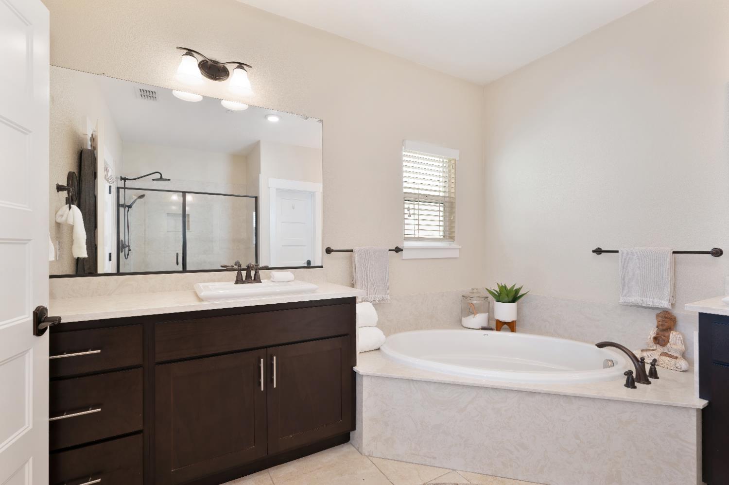 Sacramento, California, 95818, United States, 3 Bedrooms Bedrooms, ,3 BathroomsBathrooms,Residential,For Sale,1988052