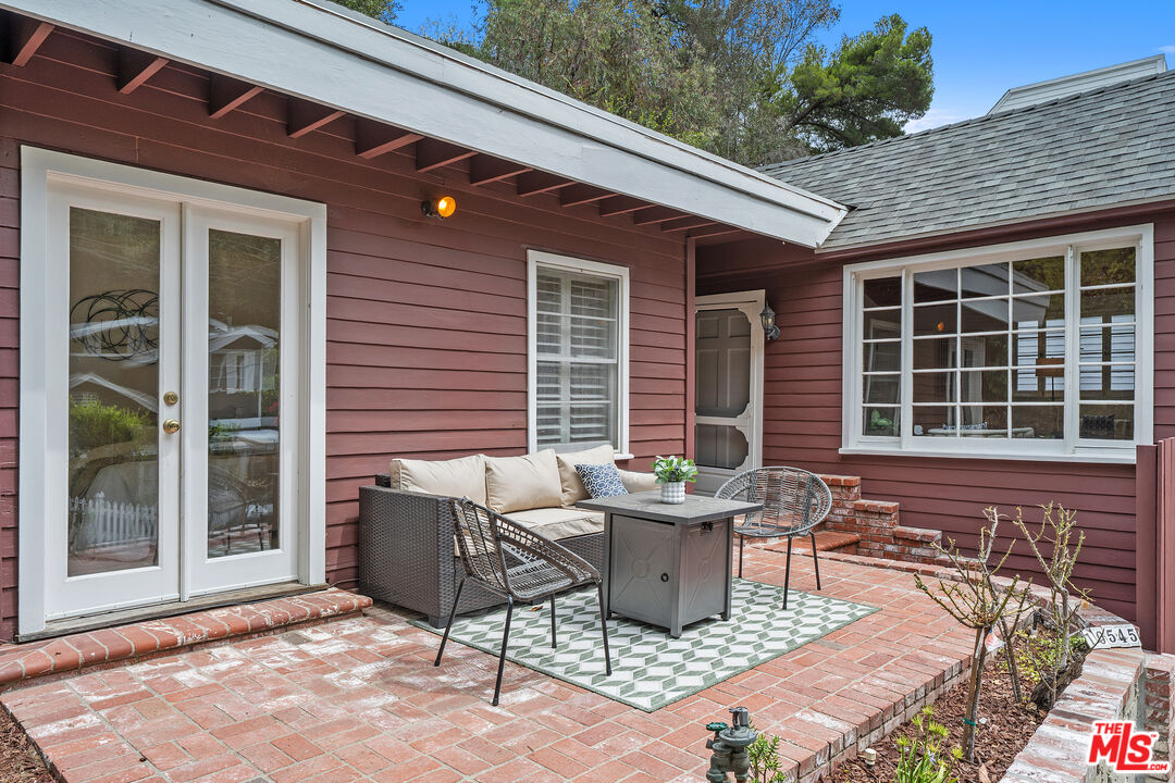 Los Angeles, California, 90077, United States, 2 Bedrooms Bedrooms, ,1 BathroomBathrooms,Residential,For Sale,1938648