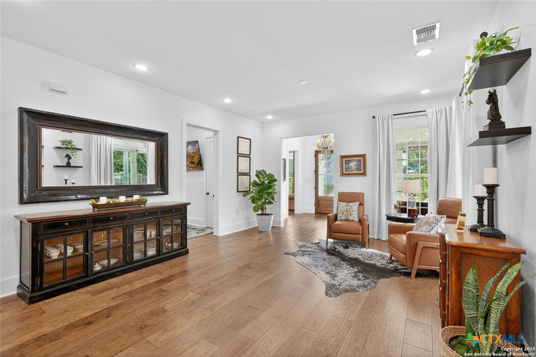 San Antonio, Texas, 78204, United States, 4 Bedrooms Bedrooms, ,4 BathroomsBathrooms,Residential,For Sale,1989633