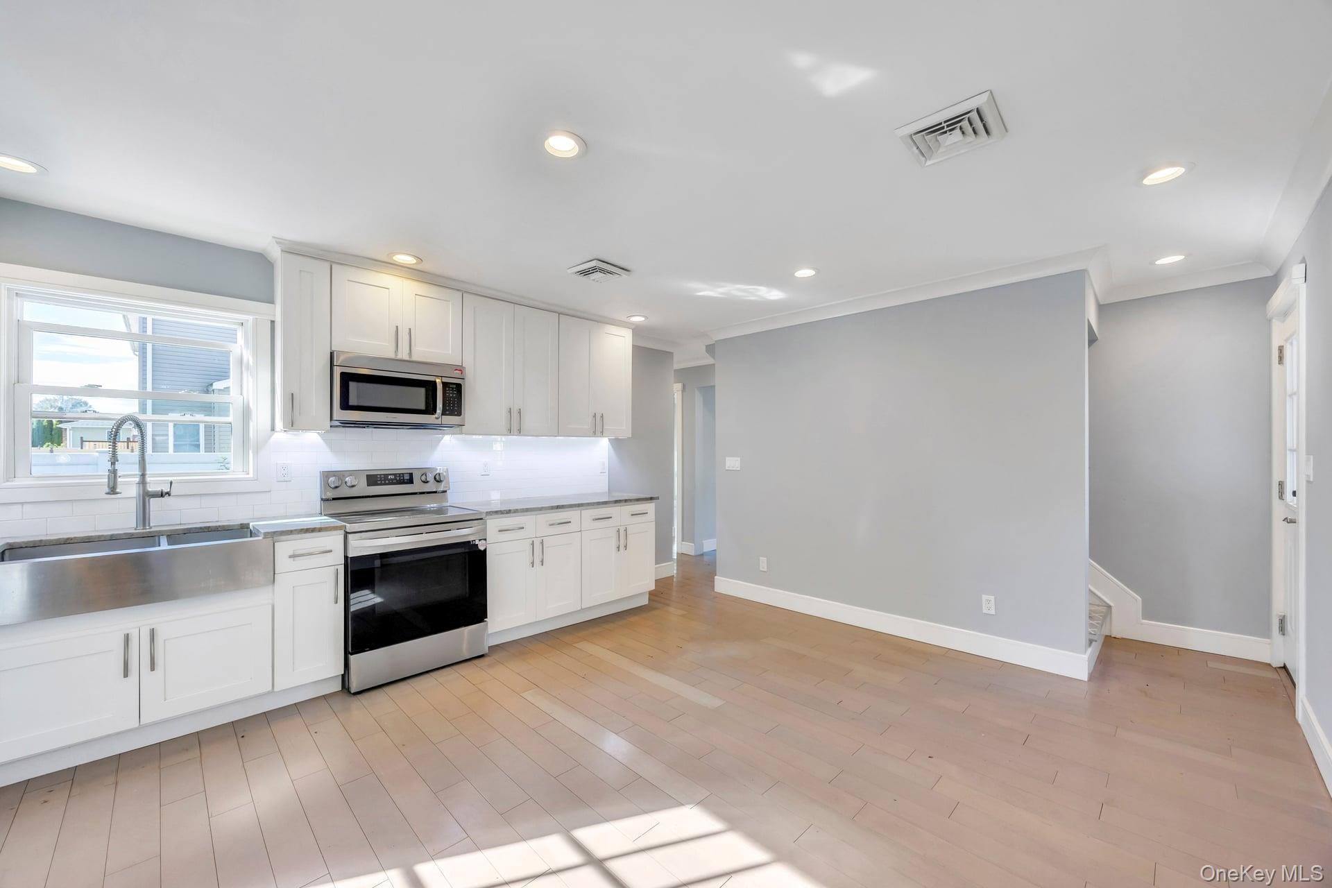 Lindenhurst, New York, 11757, United States, 4 Bedrooms Bedrooms, ,2 BathroomsBathrooms,Residential,For Sale,1965289