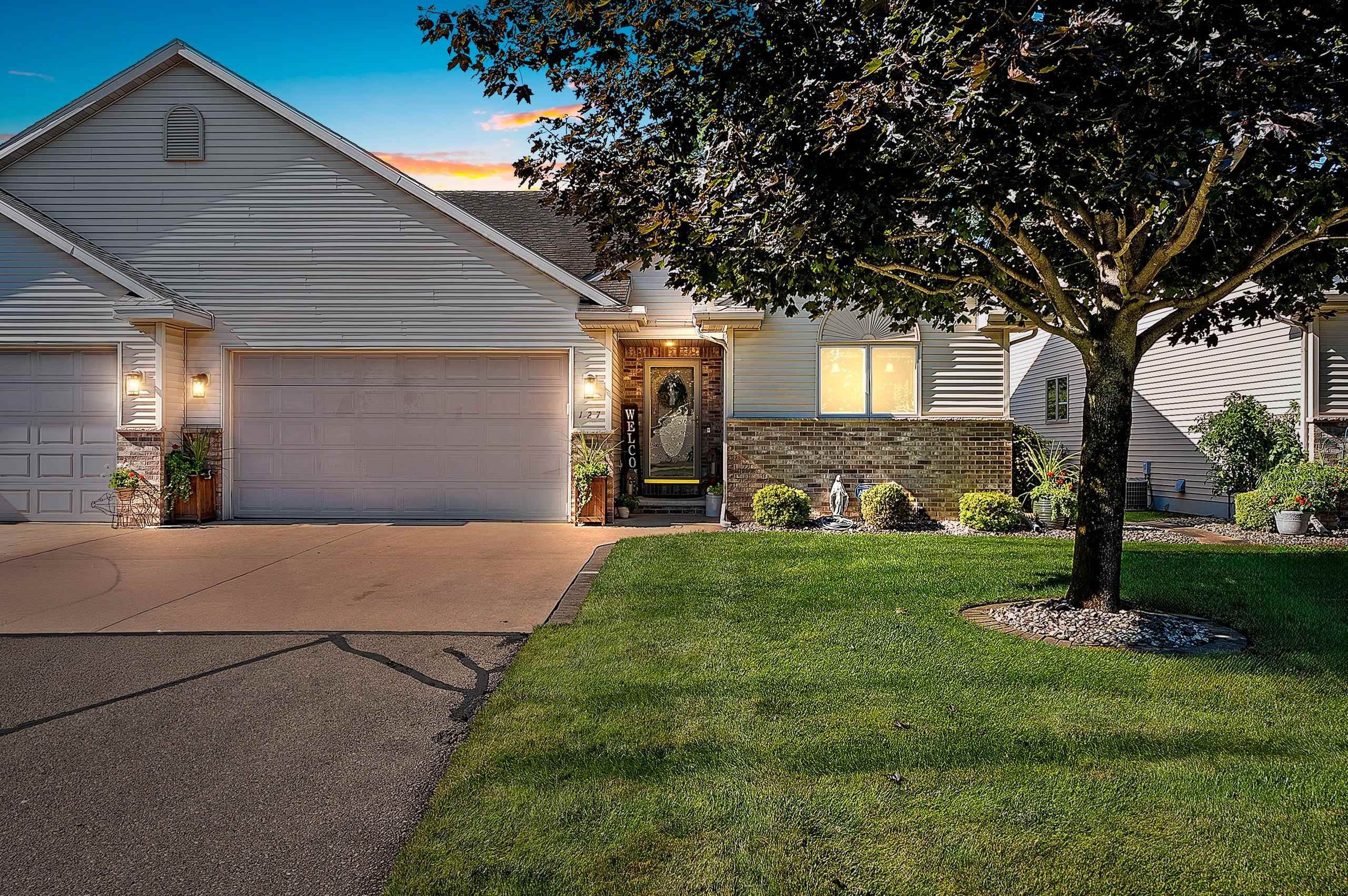 SHAWANO, Wisconsin, 54166, United States, 3 Bedrooms Bedrooms, ,3 BathroomsBathrooms,Residential,For Sale,1940998