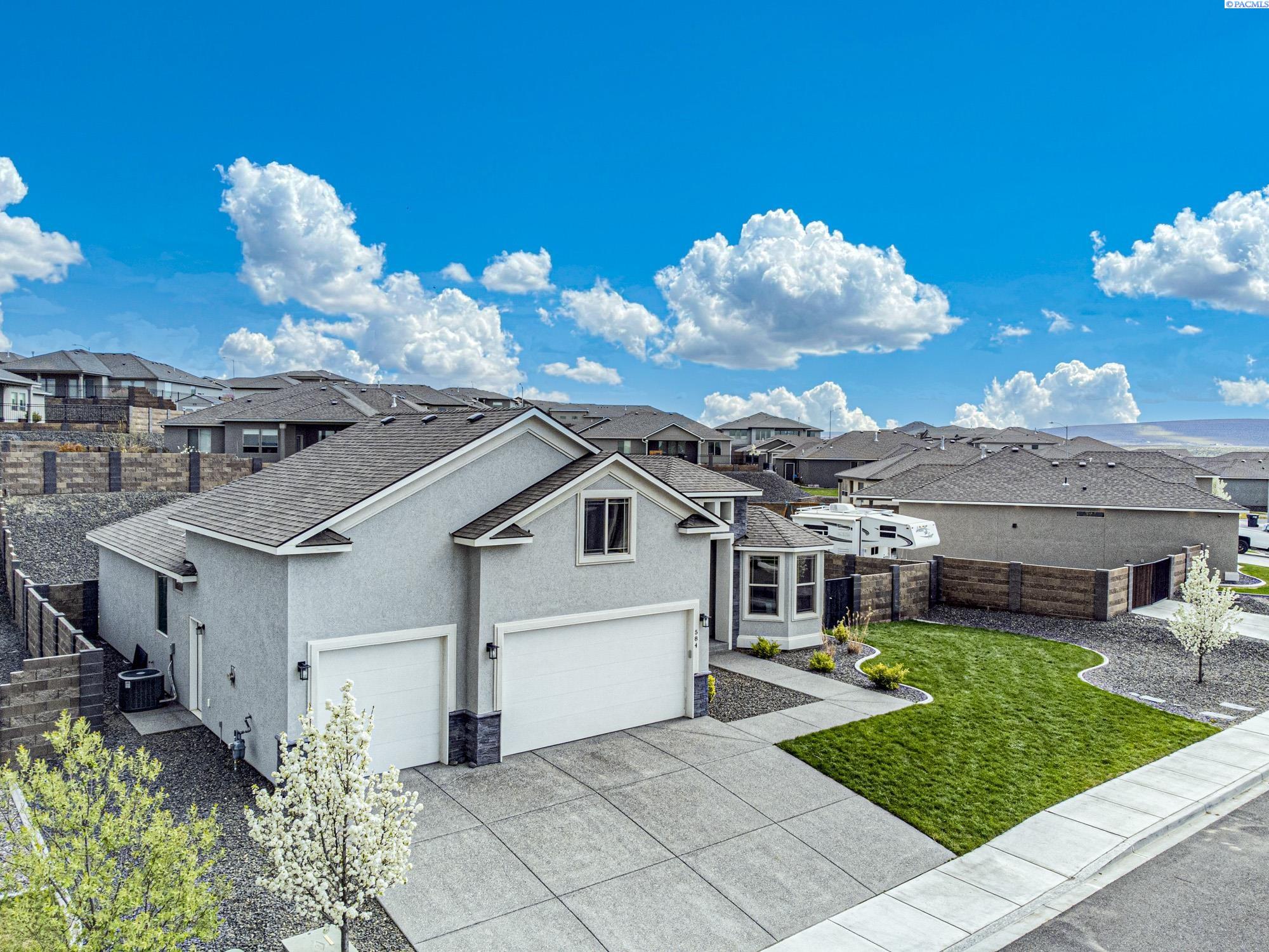 West Richland, Washington, 99353, United States, 5 Bedrooms Bedrooms, ,2 BathroomsBathrooms,Residential,For Sale,1873826
