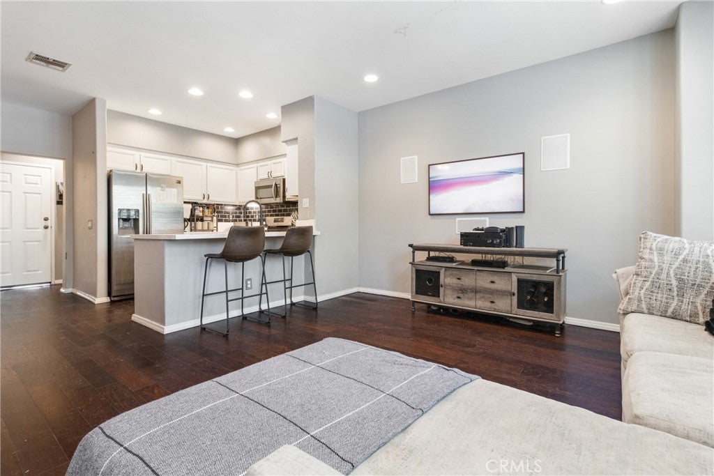 Valencia, California, 91355, United States, 3 Bedrooms Bedrooms, ,3 BathroomsBathrooms,Residential,For Sale,1941622