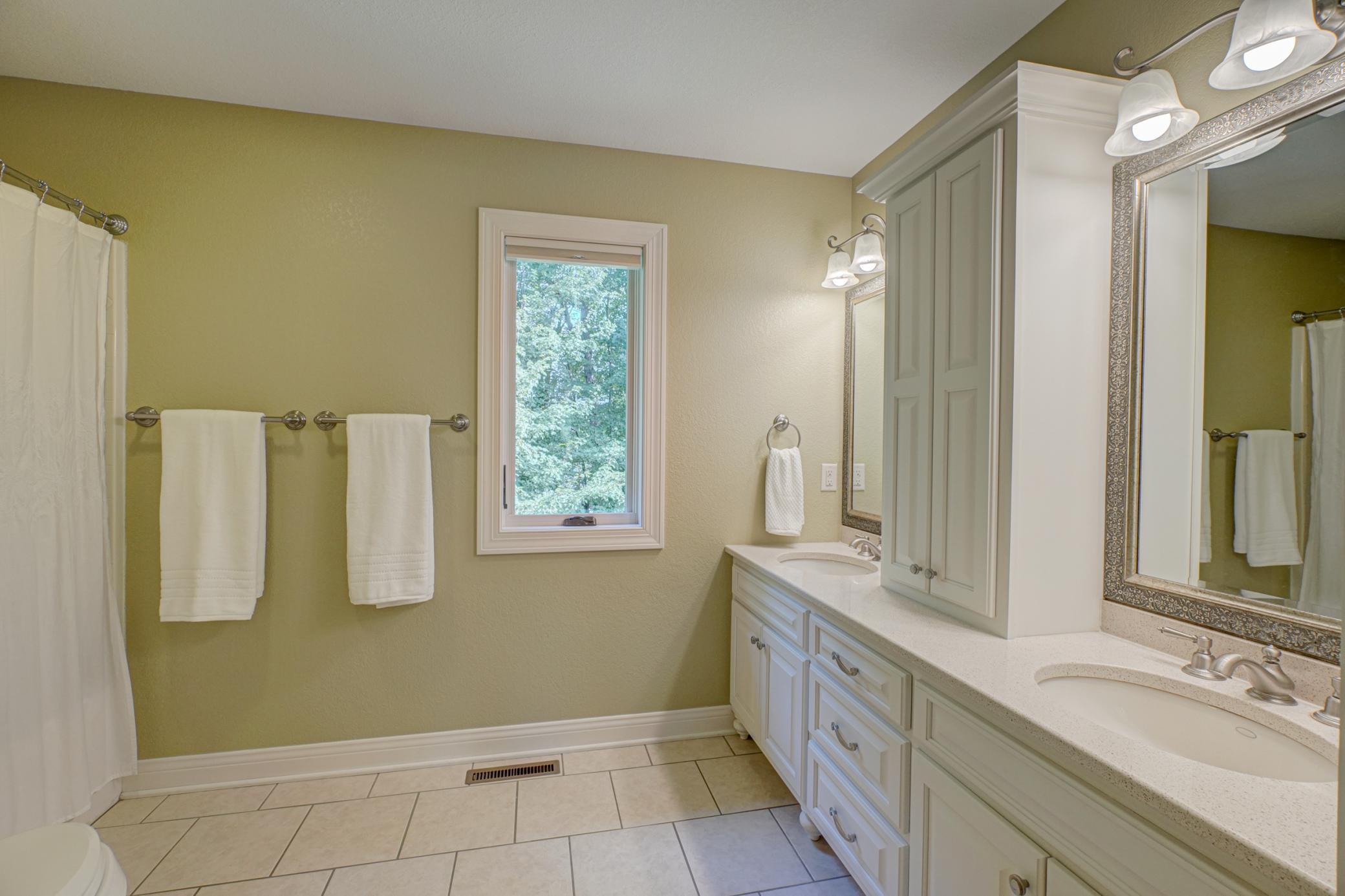 Eau Claire, Wisconsin, 54701, United States, 6 Bedrooms Bedrooms, ,2 BathroomsBathrooms,Residential,For Sale,1992855