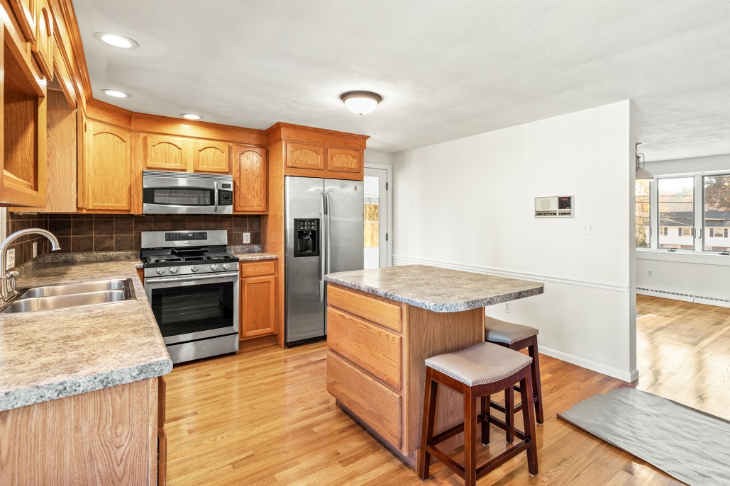 Billerica, Massachusetts, 01821, United States, 4 Bedrooms Bedrooms, ,4 BathroomsBathrooms,Residential,For Sale,1935395