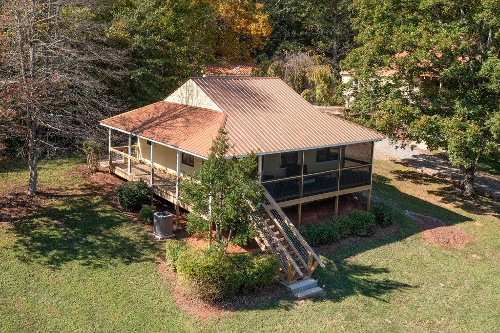 Hiawassee, Georgia, 30546, United States, 2 Bedrooms Bedrooms, ,3 BathroomsBathrooms,Residential,For Sale,1979579